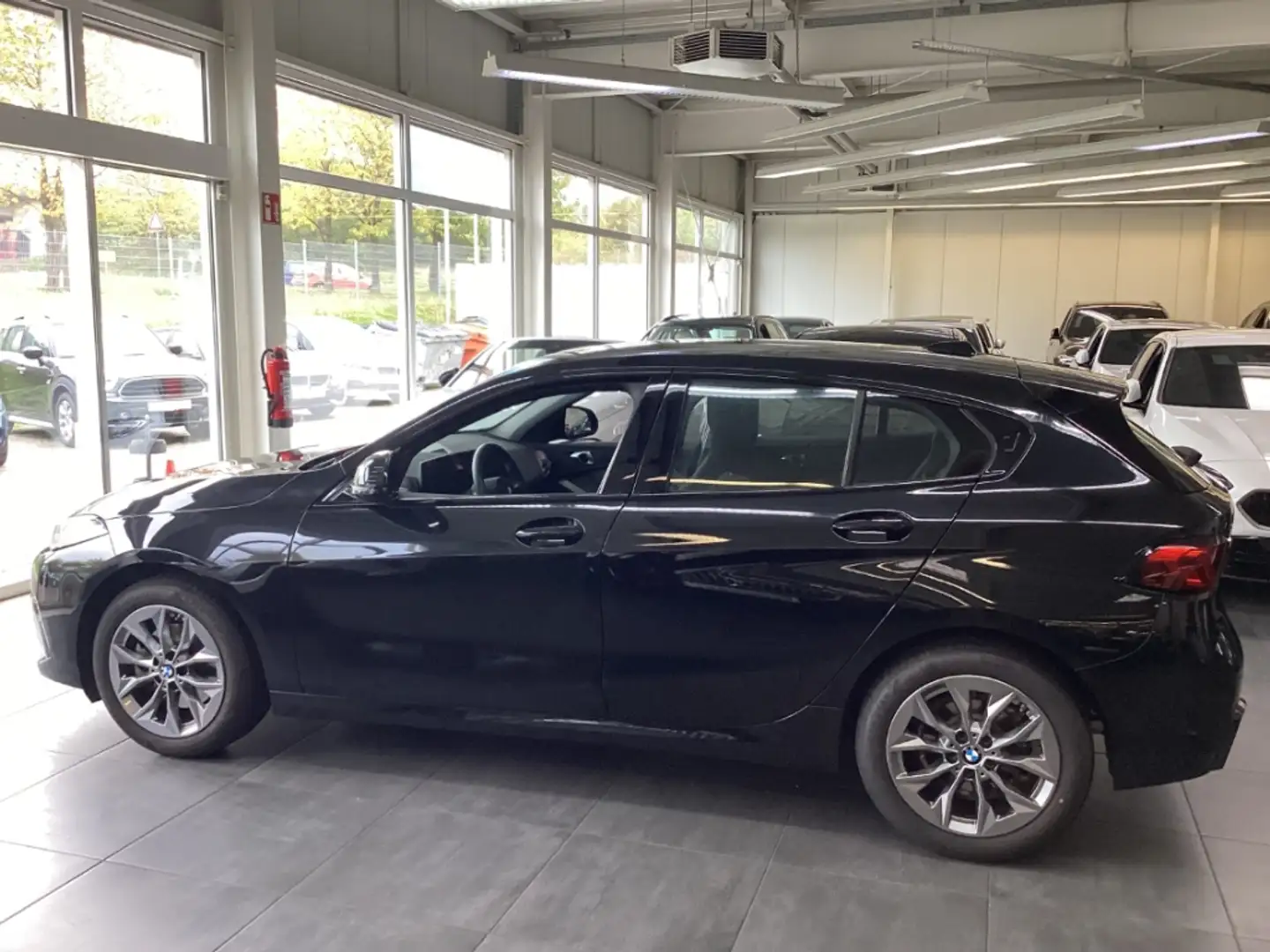 BMW 120 17'' adLED SHZ Komfortzugang Navi ParkAss DrivAss Schwarz - 2