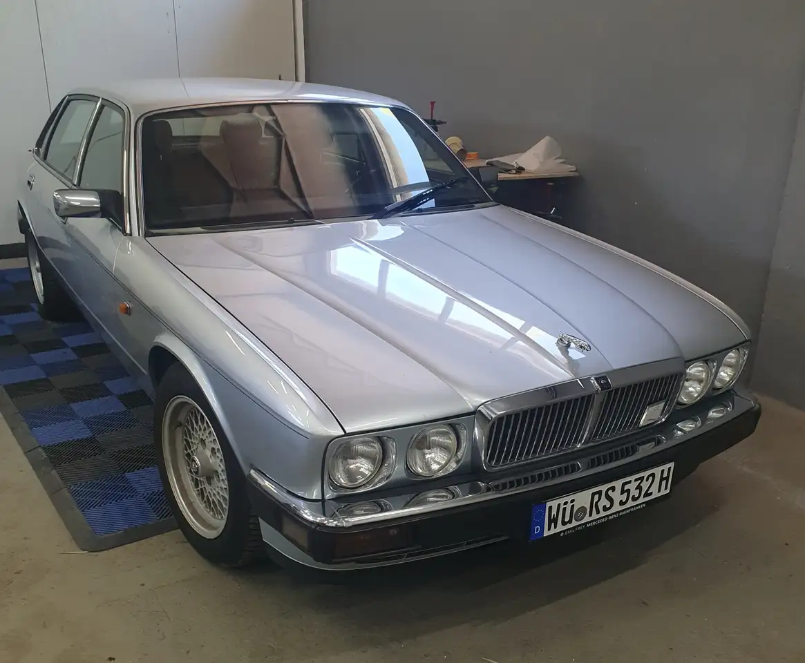Jaguar XJ40 Basis, foto 1