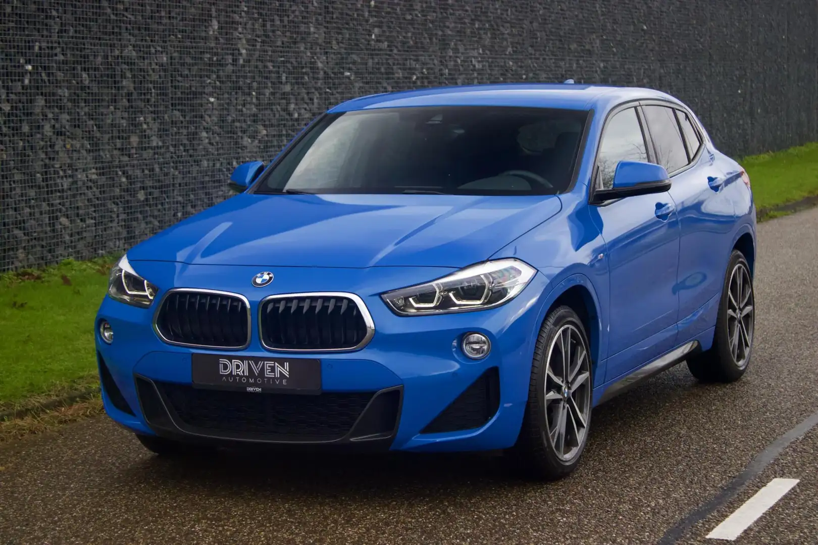 BMW X2 xDrive20i High Executive| M Sport - Navi Pro - Cam Azul - 1