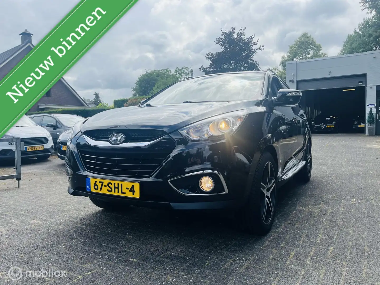 Hyundai iX35 2.0i i-Catcher Pano-dak / 19" LM / Navi / Clima / Zwart - 1