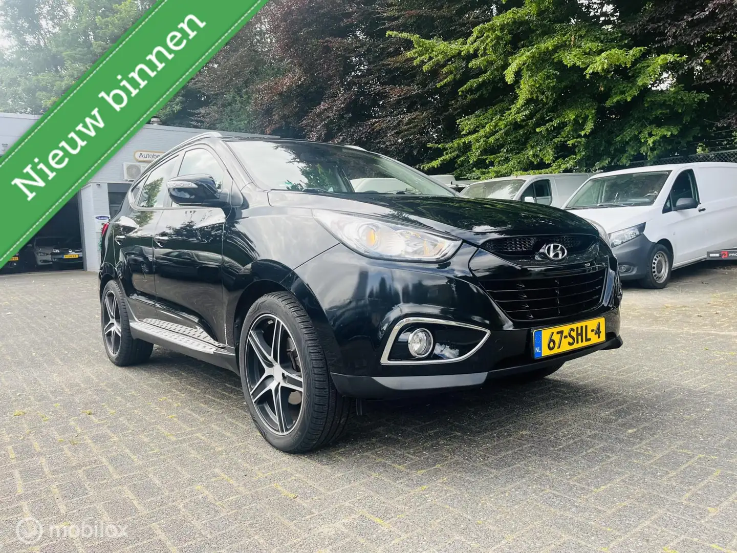Hyundai iX35 2.0i i-Catcher Pano-dak / 19" LM / Navi / Clima / Zwart - 2