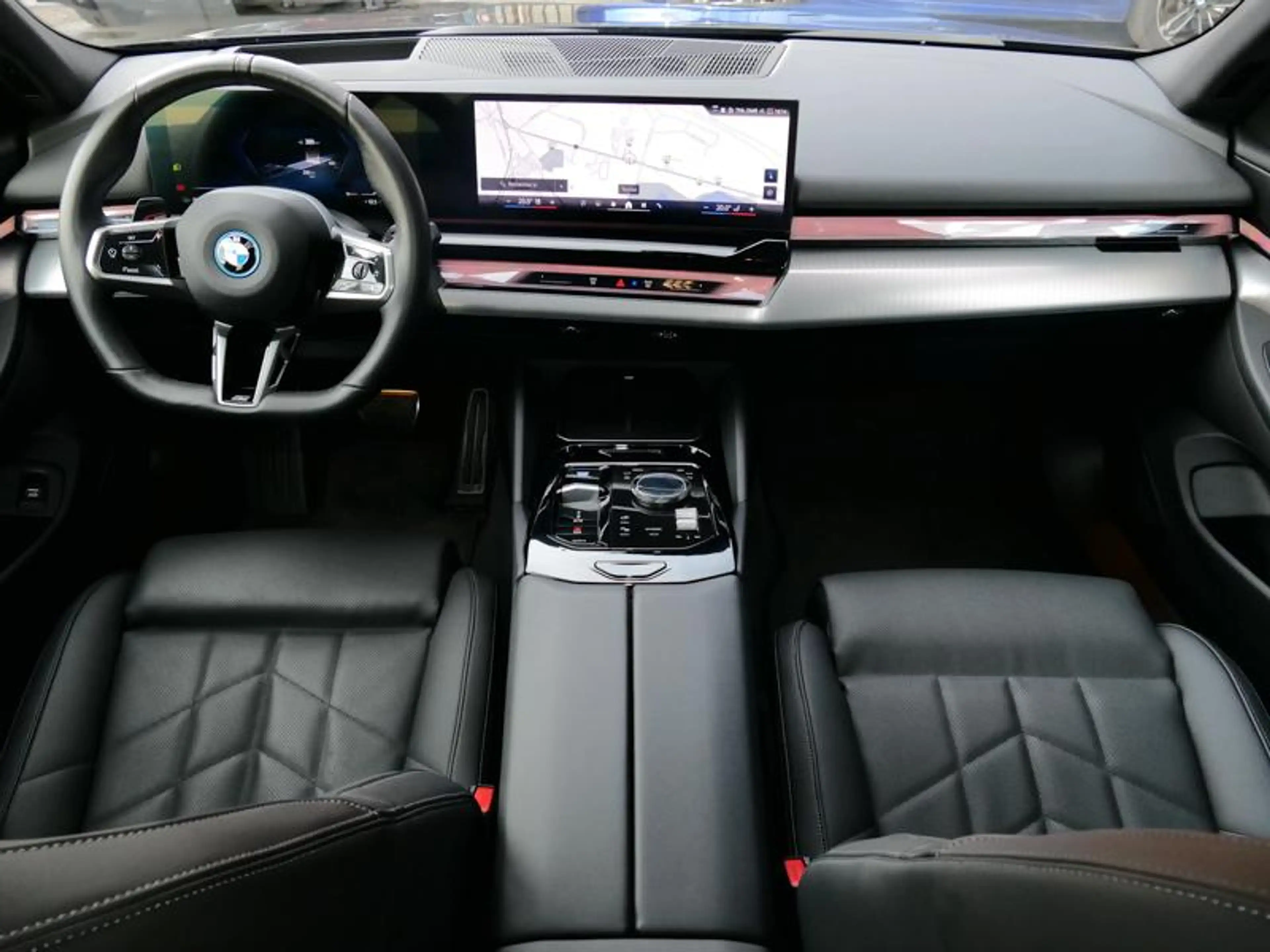BMW i5 eDrive40 Touring M Sport — photo 7