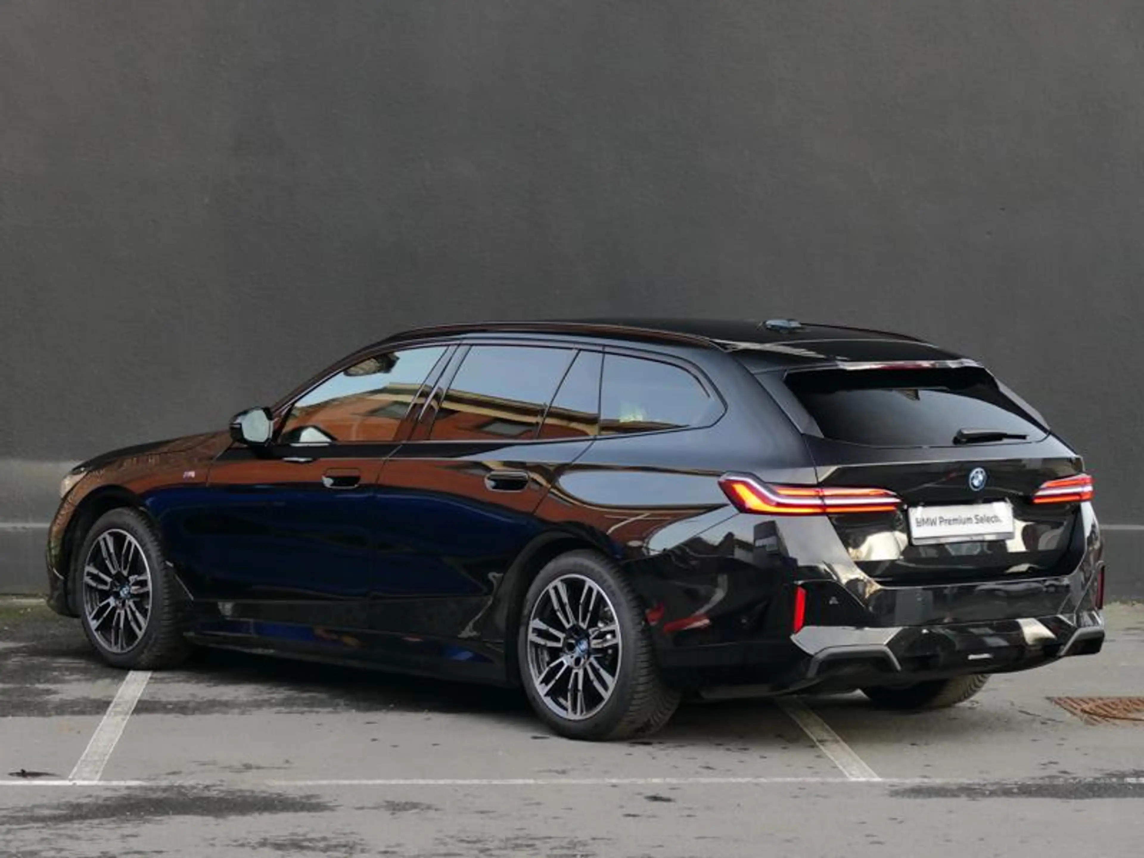 BMW i5 eDrive40 Touring M Sport — photo 5