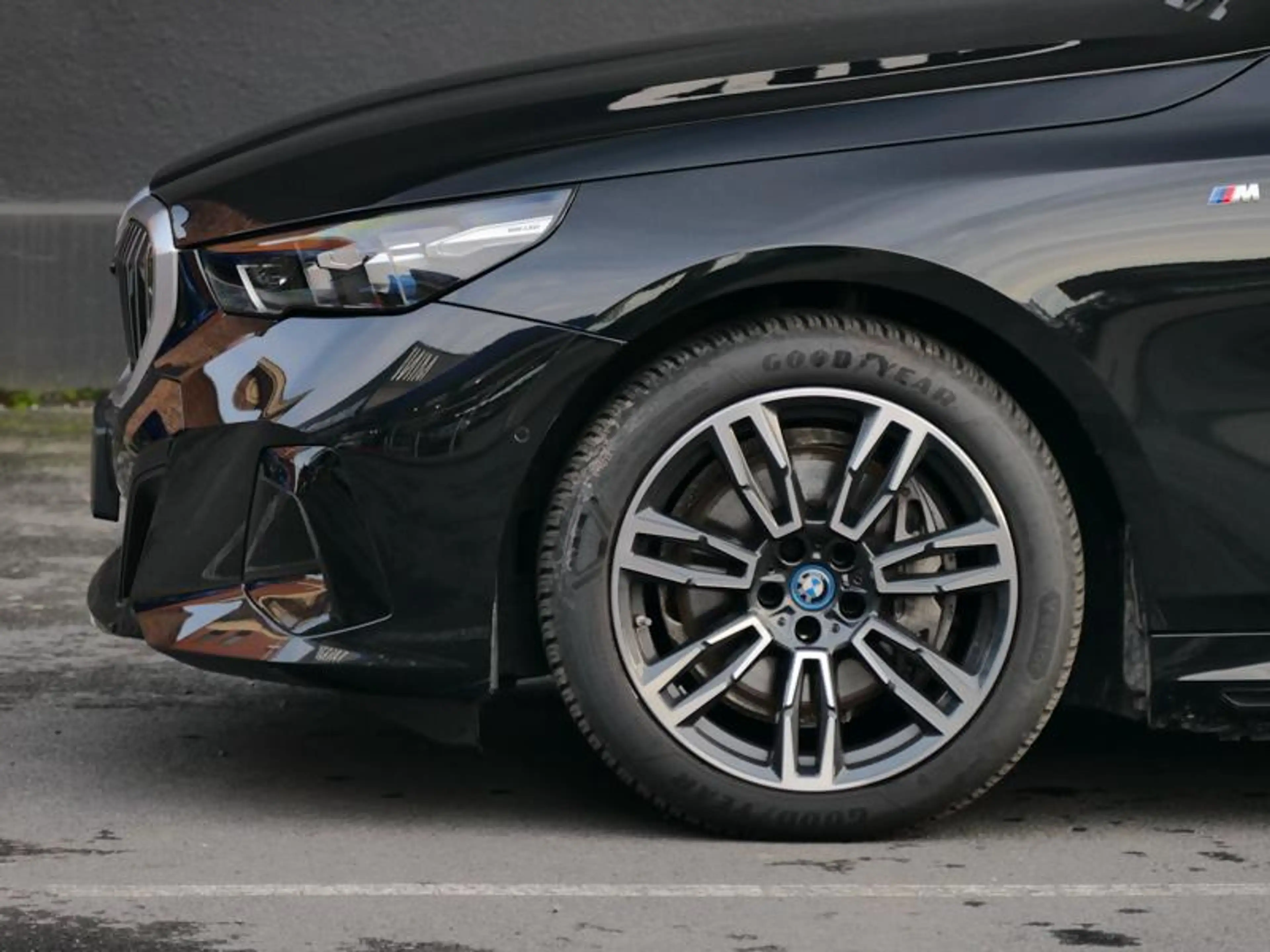 BMW i5 eDrive40 Touring M Sport — photo 8