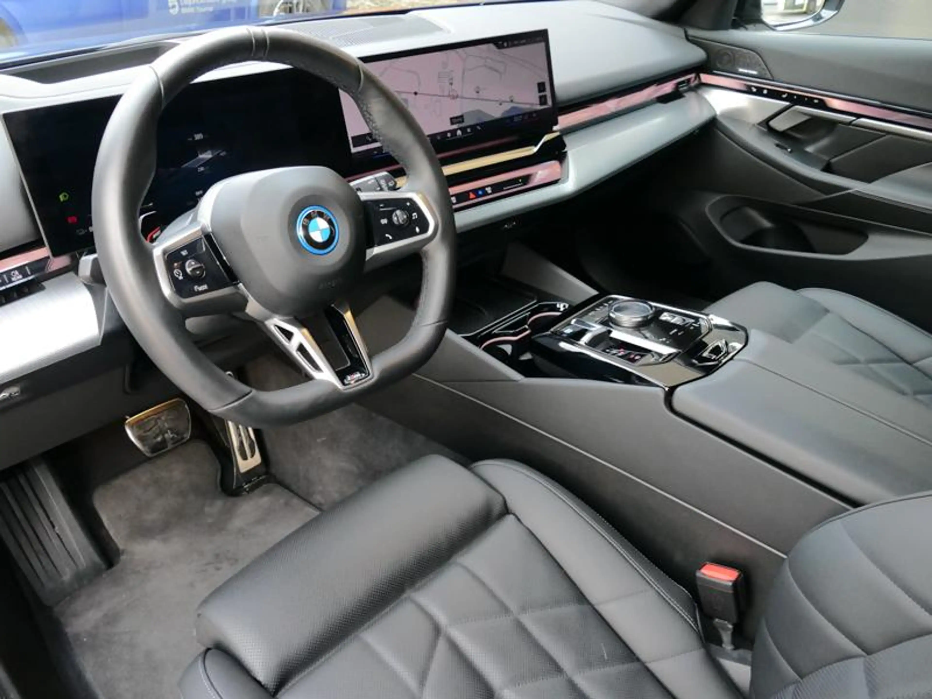 BMW i5 eDrive40 Touring M Sport — photo 6