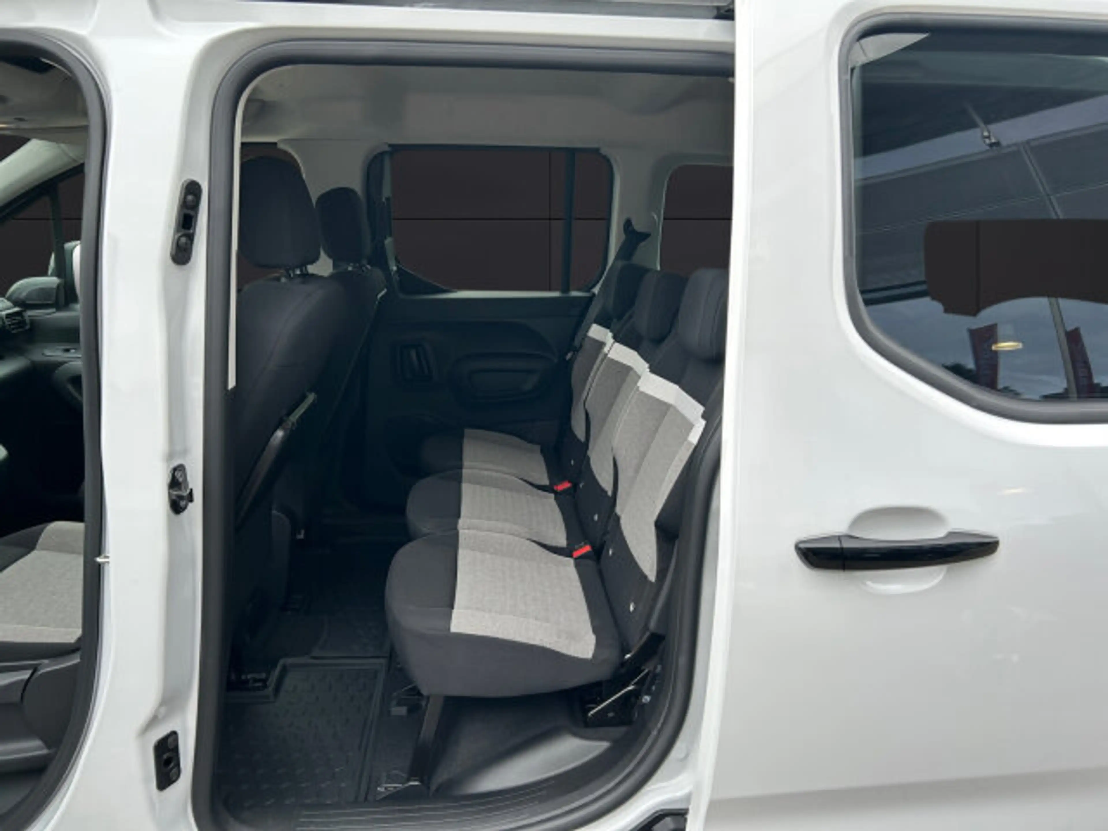 Citroen Berlingo Berlingo M Plus 1.5 D 100 +180°Kamera+LHZ+LED+ — photo 9