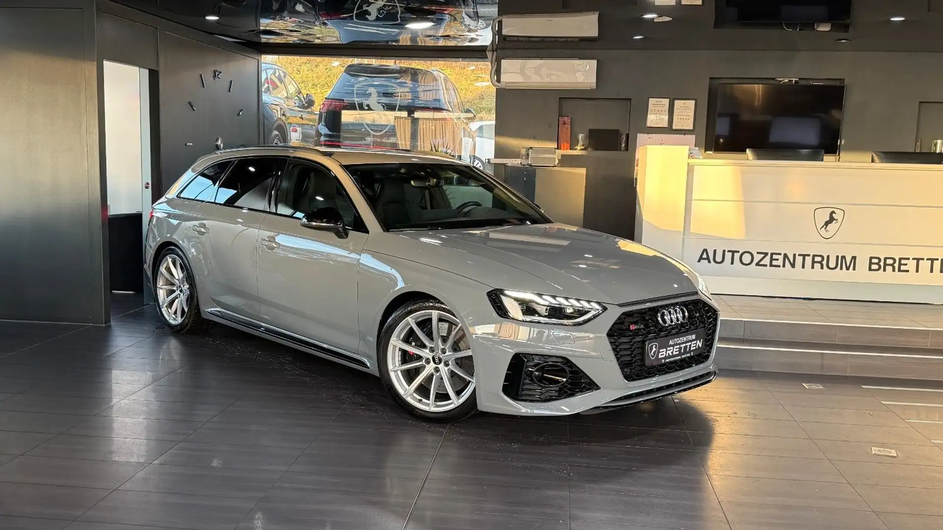 Audi RS4 Avant 2.9 TFSI Tiptronic*Quattro*SHZ*LED Grau - 1