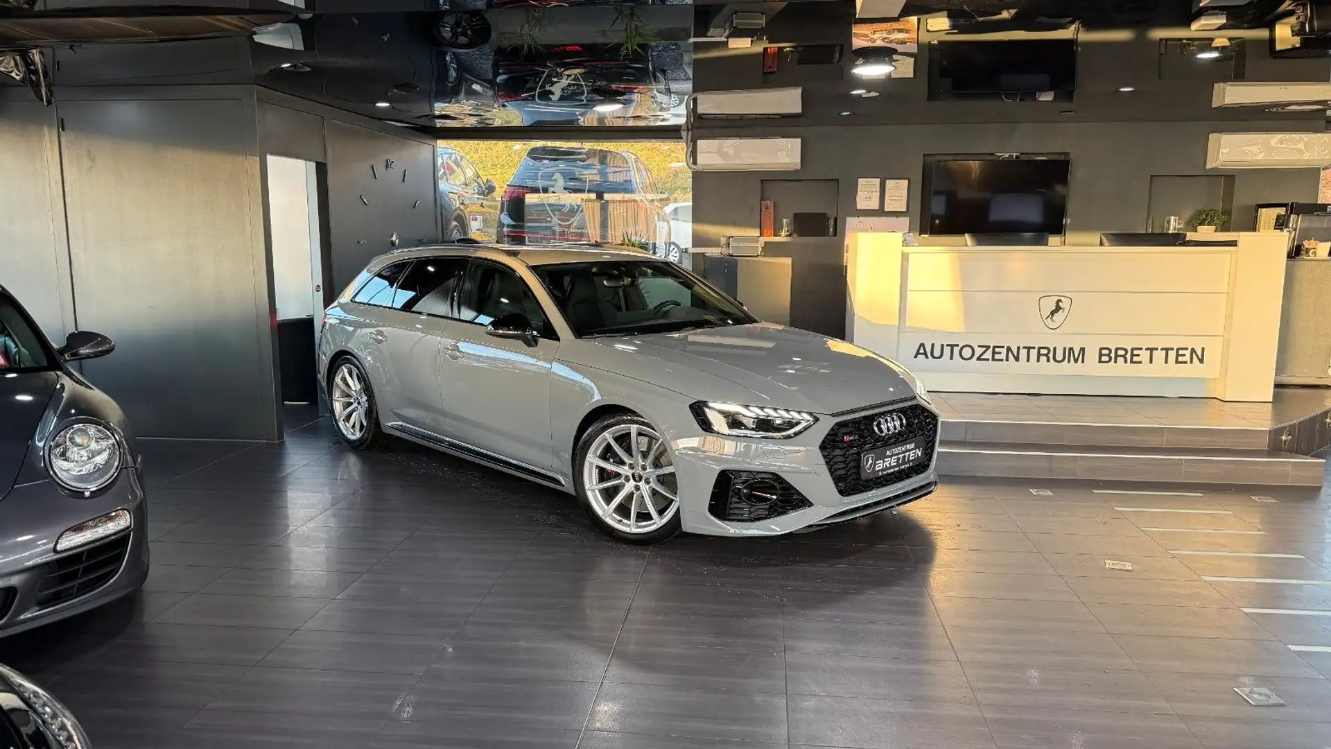 Audi RS4 Avant 2.9 TFSI Tiptronic*Quattro*SHZ*LED Grau - 2