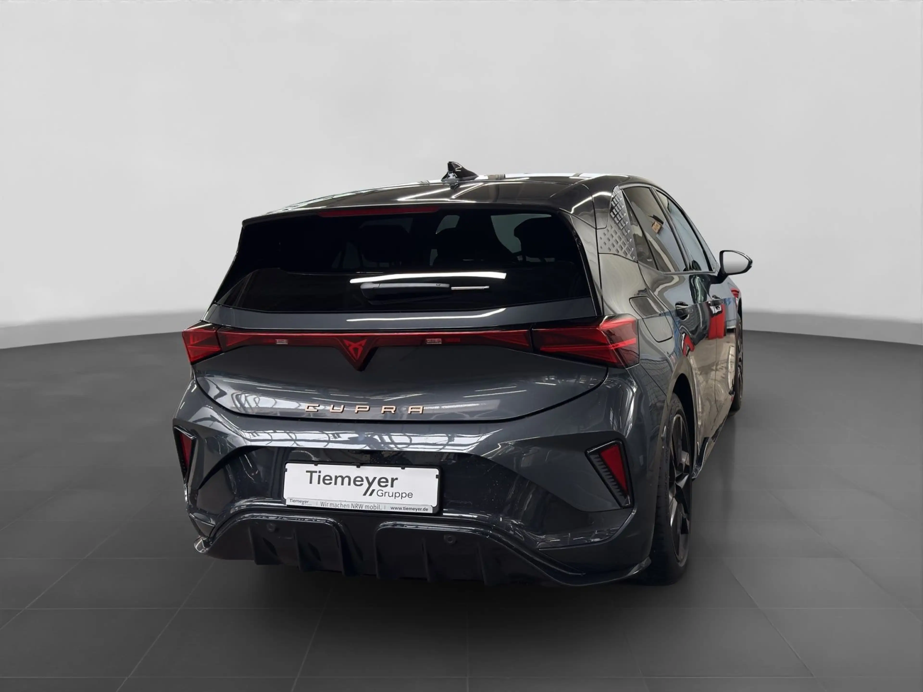CUPRA Born REAR VIEW NAVI GJR LM19 SITZHZ ACC — photo 3