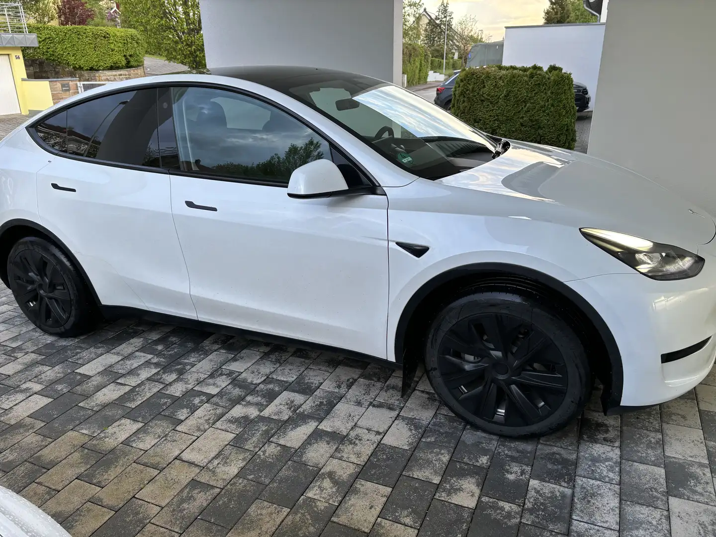 Tesla Model Y RWD SR AHK - 1