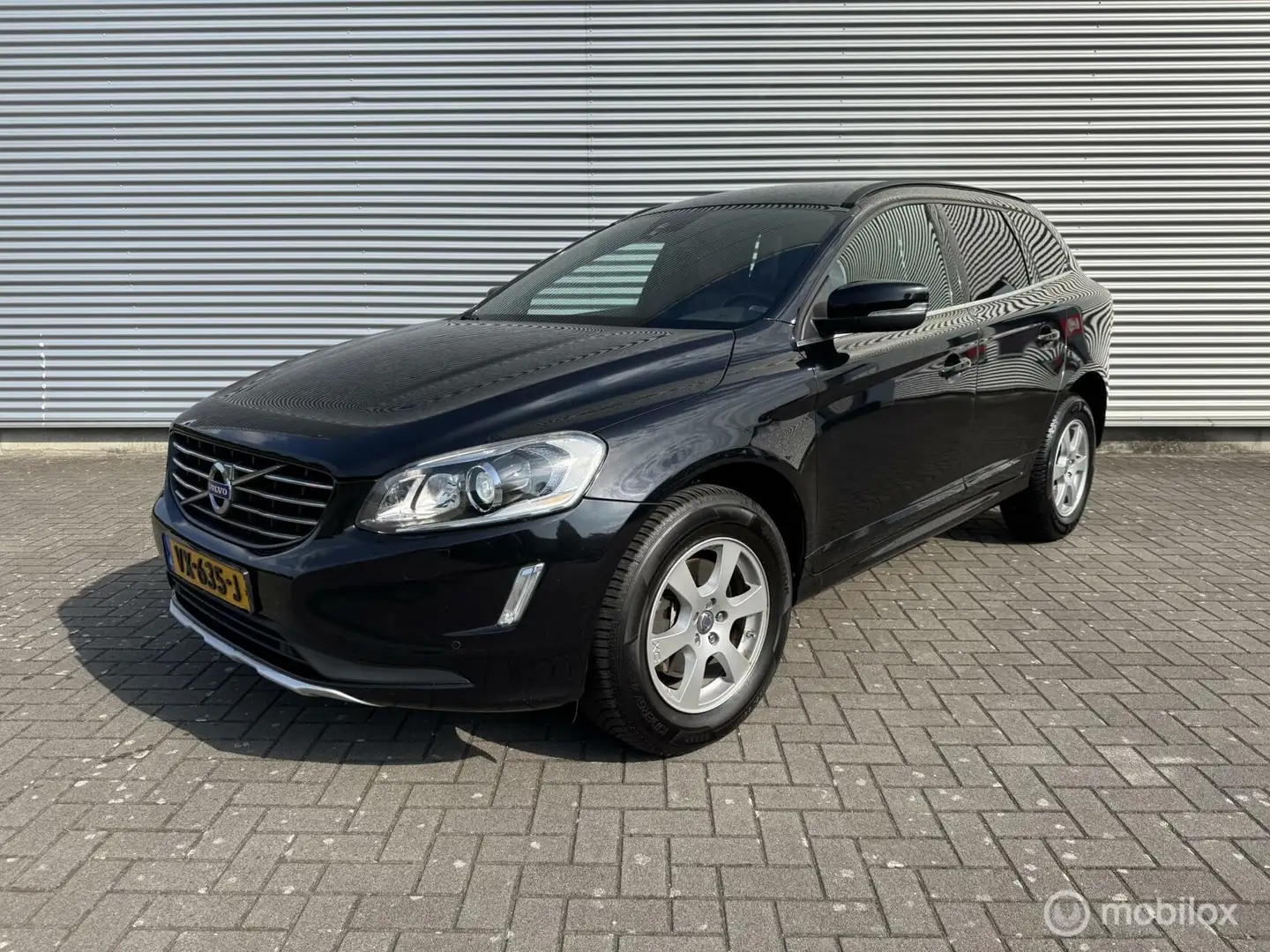 Volvo XC60 2.0 D4 | Grijs kenteken | 1800 kg trekgewicht | St Nero - 1