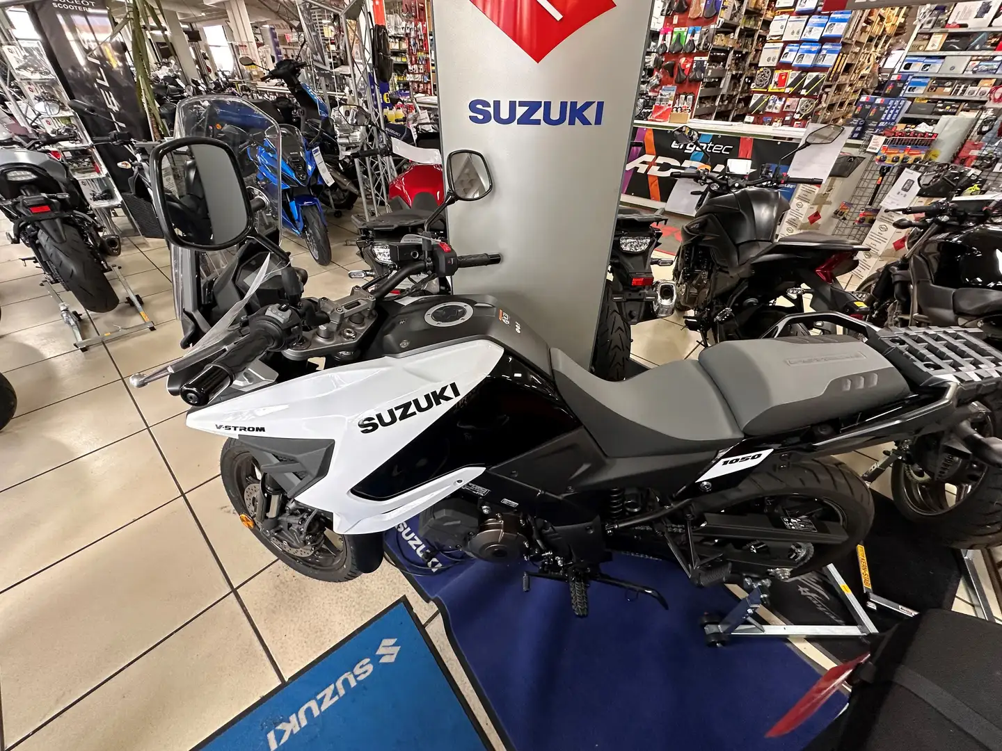Suzuki V-Strom 1050 DL RCMO Negru - 1