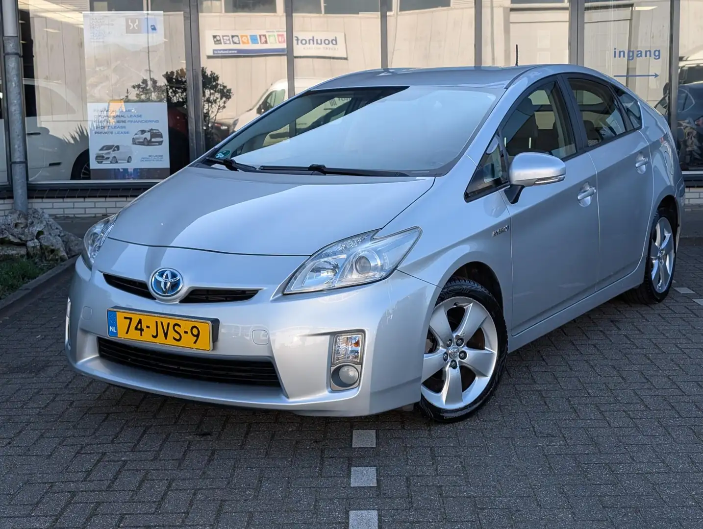 Toyota Prius 1.8 Aspiration Gris - 1