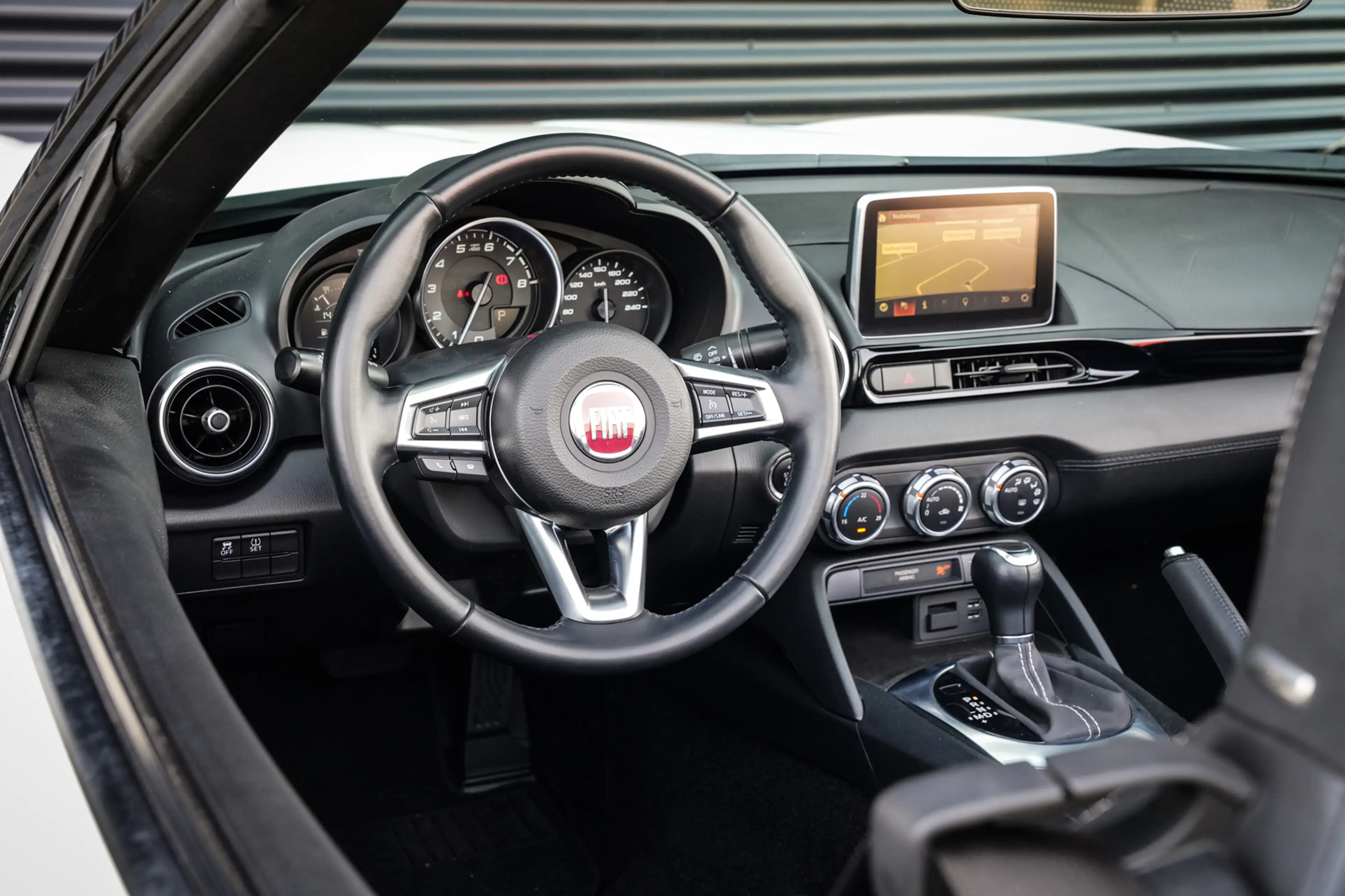 Fiat 124 Spider 1.4 MultiAir Turbo Automaat | Navigatie | Parelmoe — photo 9