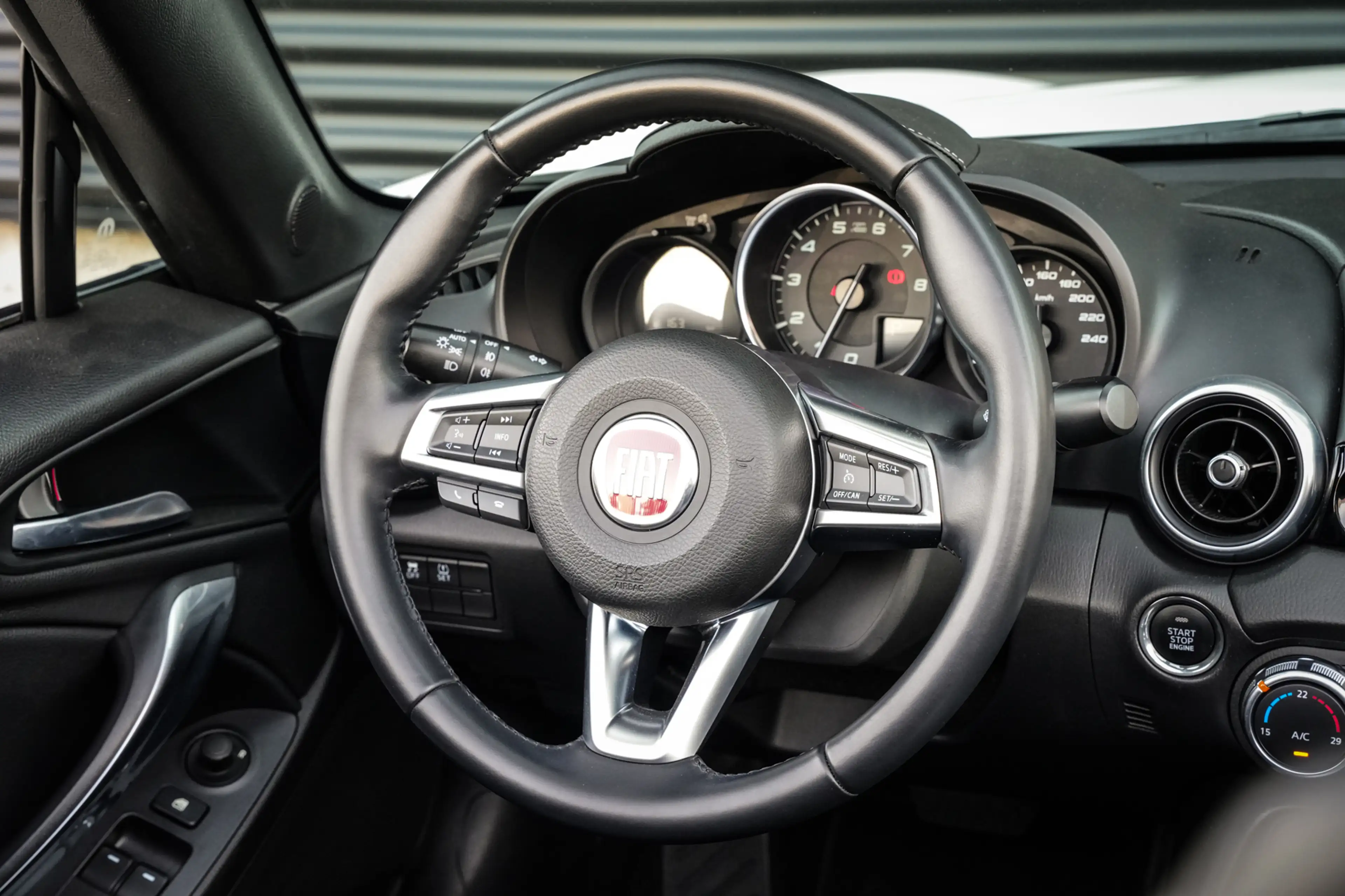 Fiat 124 Spider 1.4 MultiAir Turbo Automaat | Navigatie | Parelmoe — photo 11
