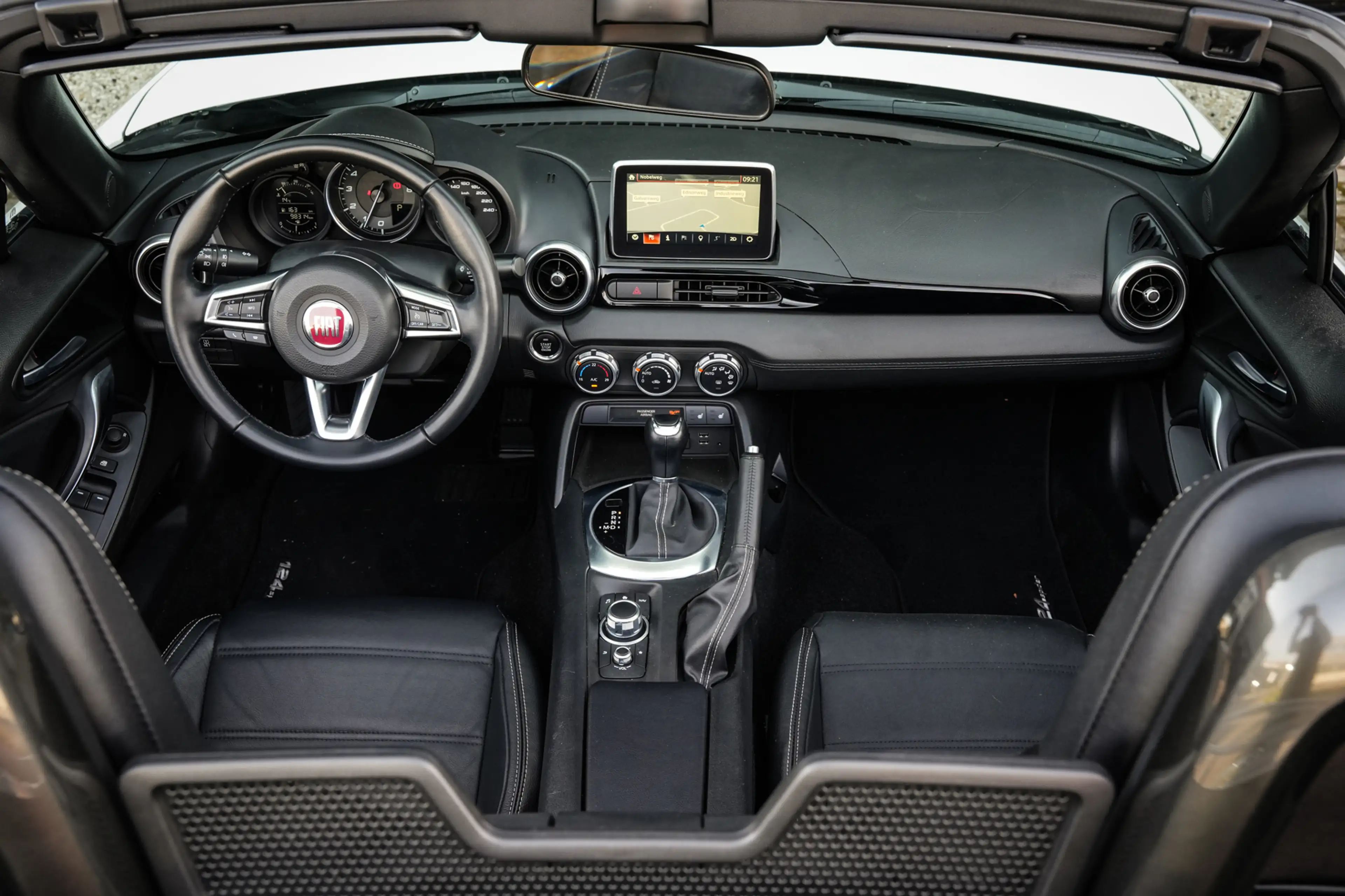 Fiat 124 Spider 1.4 MultiAir Turbo Automaat | Navigatie | Parelmoe — photo 3