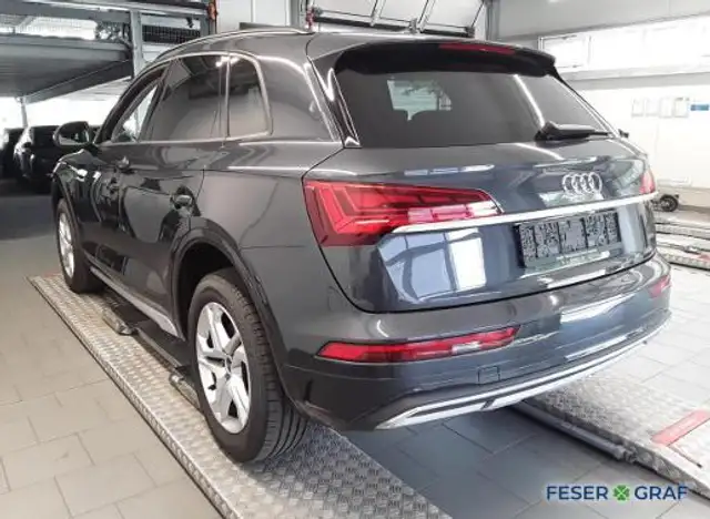 Audi Q5 view 4