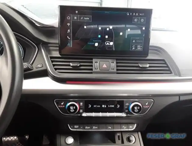 Audi Q5 view 8