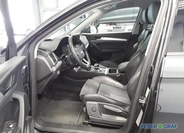 Audi Q5 view 6
