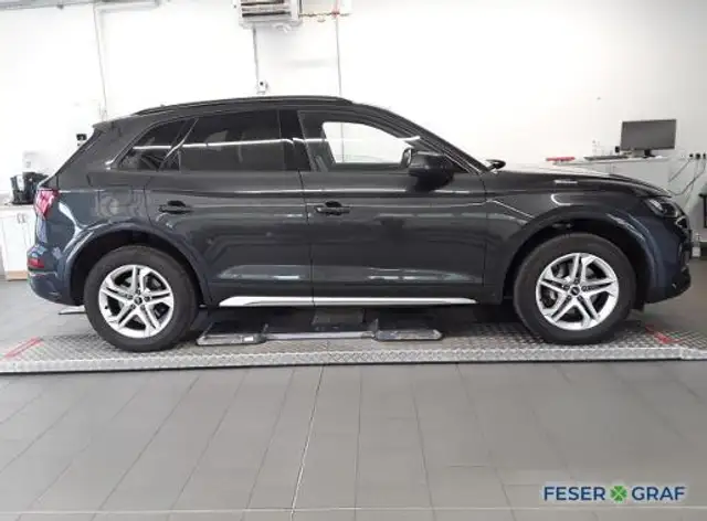 Audi Q5 view 5