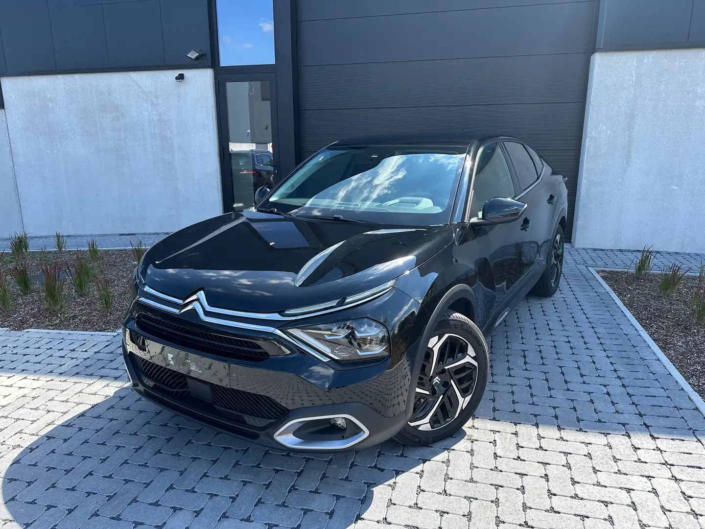 Citroen C4 X 1.2i Shine - CarPlay WinterPack Cam HUD Černá - 1