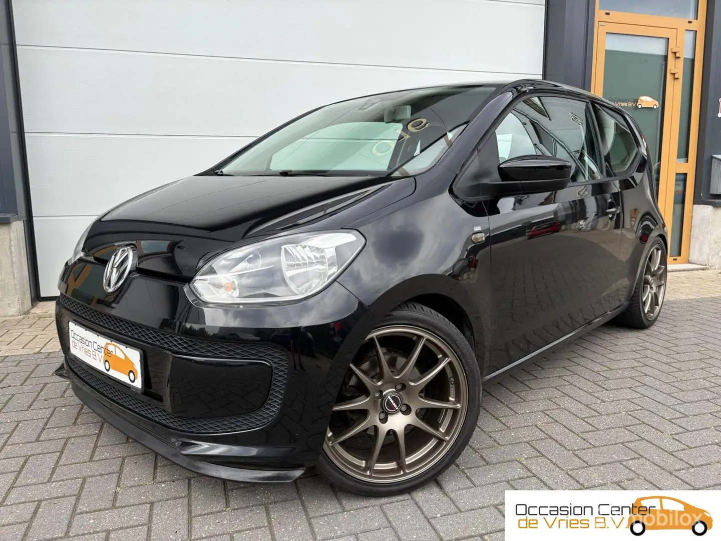 Volkswagen up! 1.0 AircoVelgenCruiseParksensorElektrPakket Zwart - 1