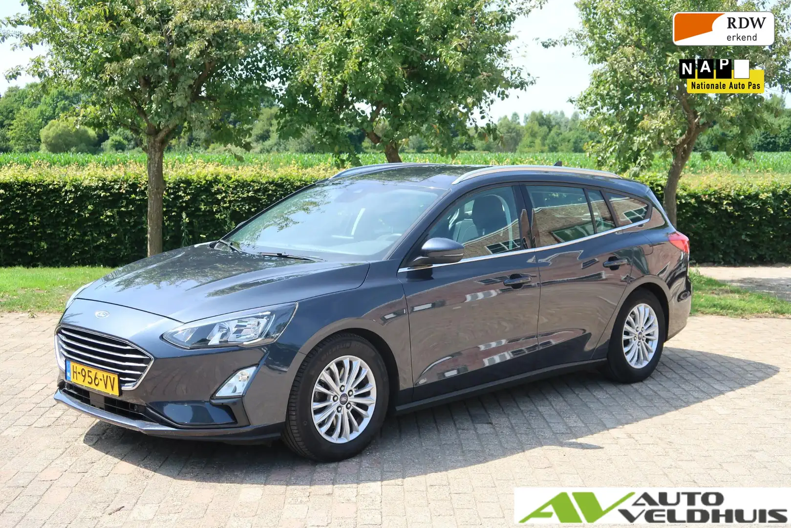 Ford Focus Wagon 1.0 EcoBoost Titanium Business Trekhaak, rij Blauw - 1