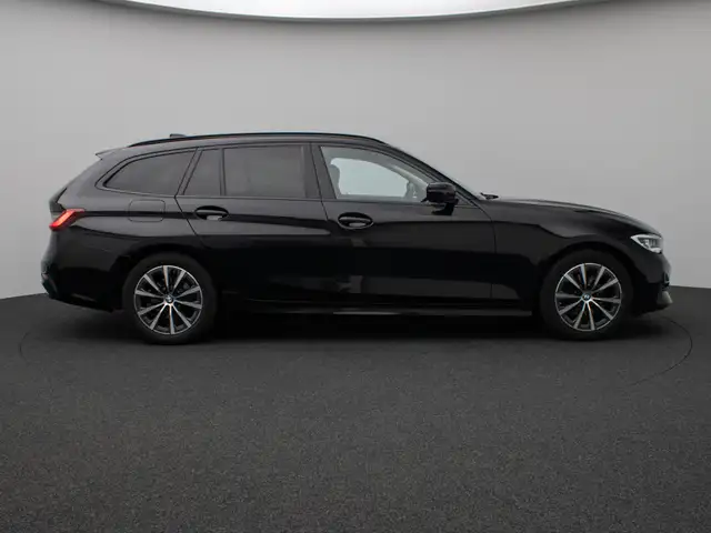 BMW 3 Series view 5