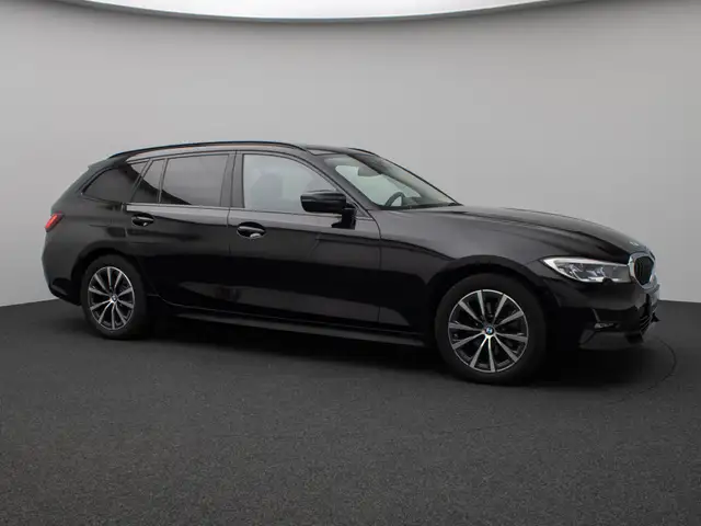 BMW 3 Series view 4