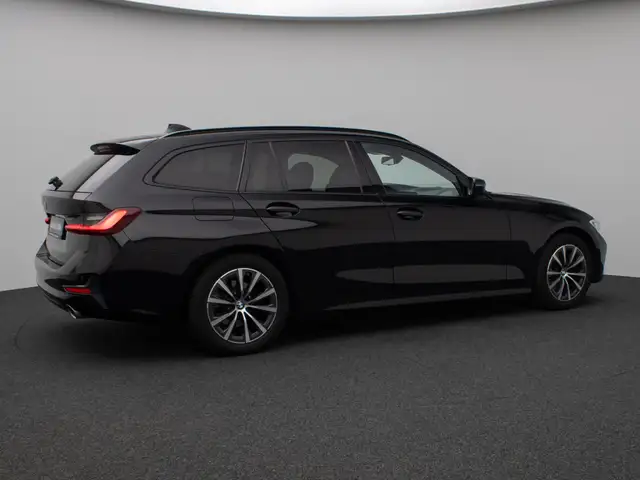 BMW 3 Series view 6