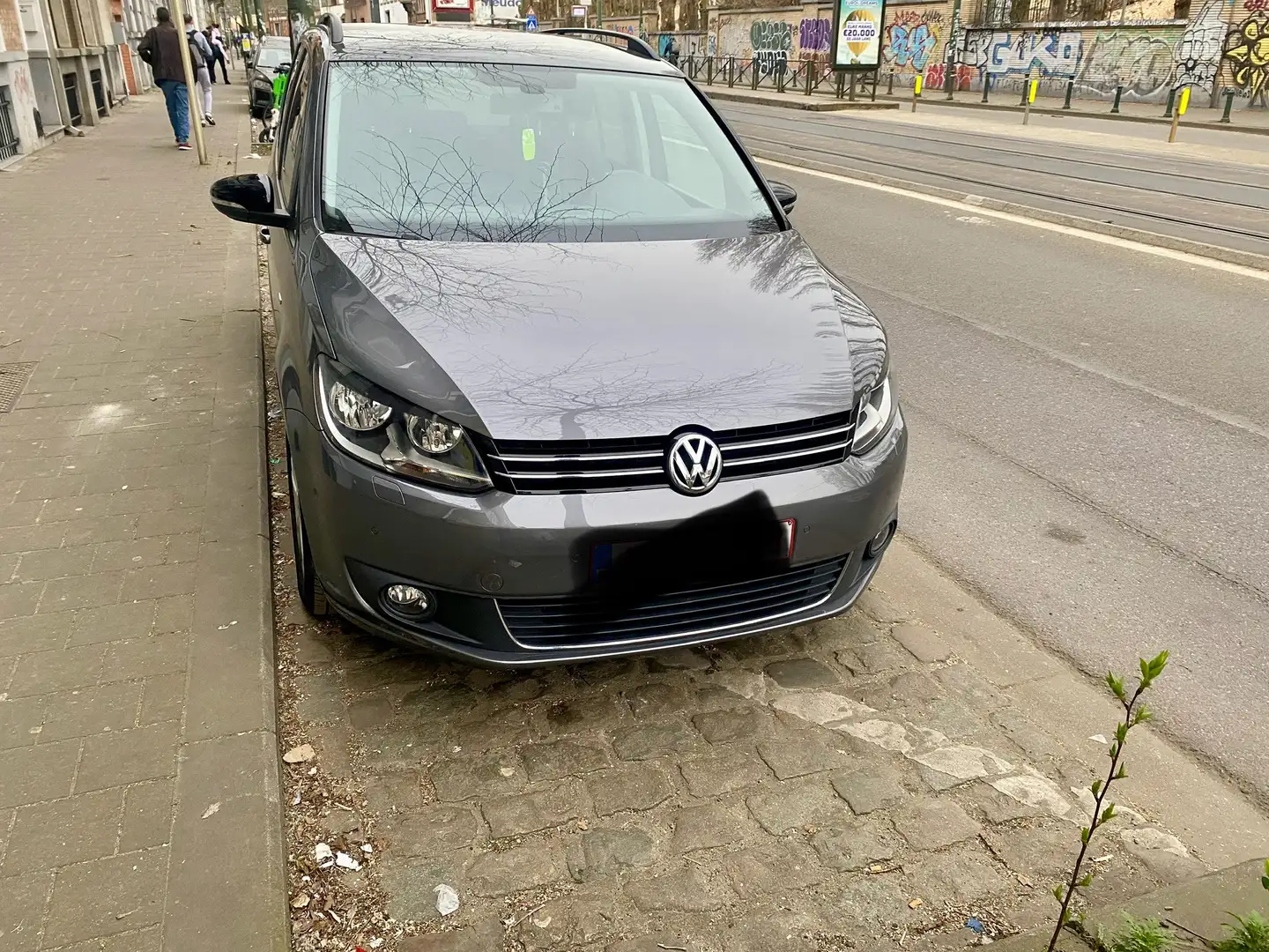 Volkswagen Touran - 1