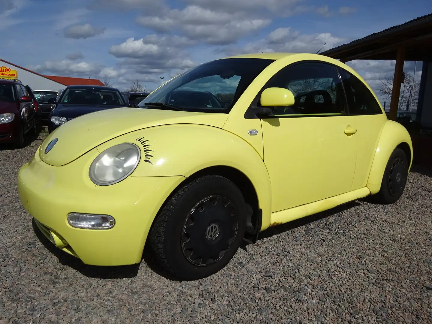 Volkswagen New Beetle 2.0 Jaune - 1