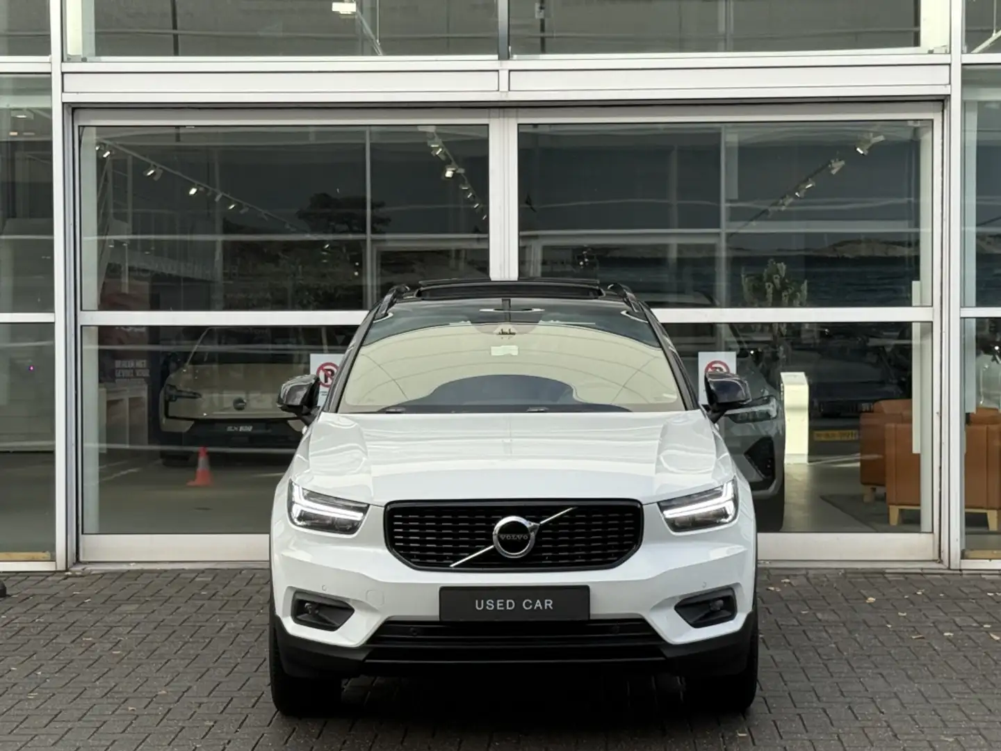 Volvo XC40 T3 160PK R-Design| Panodak| Leder| Camera| Elek.St Wit - 2