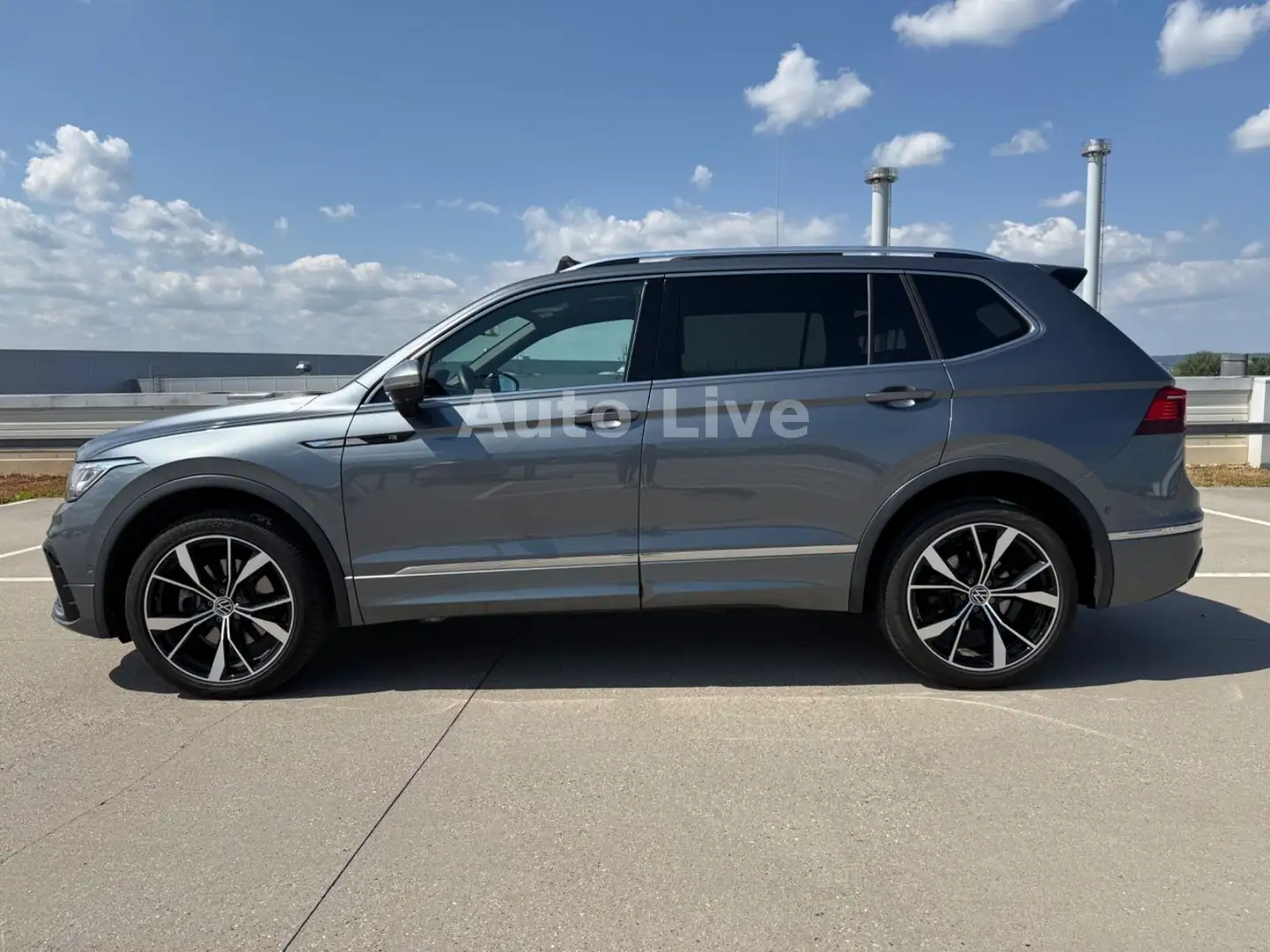 Volkswagen Tiguan Allspace 2.0 TDI DSG*4M*7-SITZ*R LINE*VOL Grau - 2