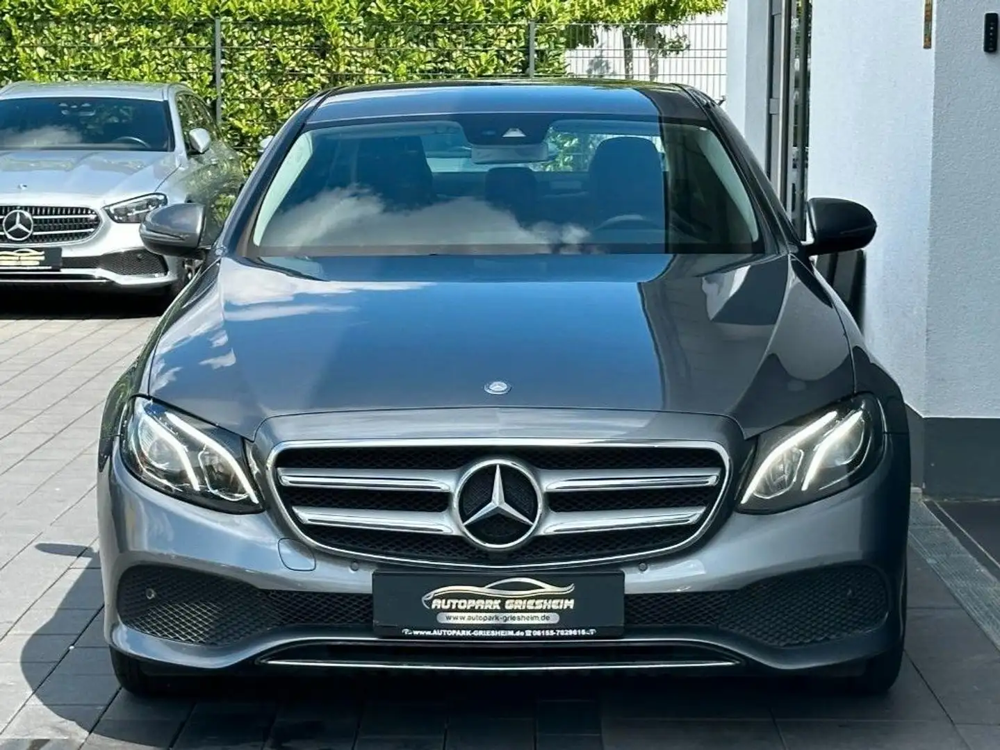 Mercedes-Benz E 200 Lim. 9G*AVANTGARDE*2HD*COMAND*KAMERA* Grau - 2
