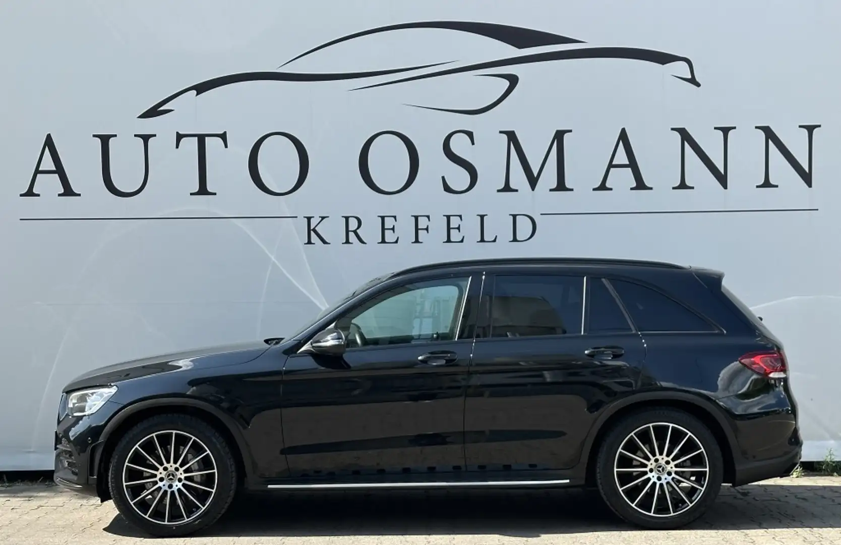 Mercedes-Benz GLC 220 d 4Matic 9G-TRONIC AMG Line   AHK   LED Black - 2