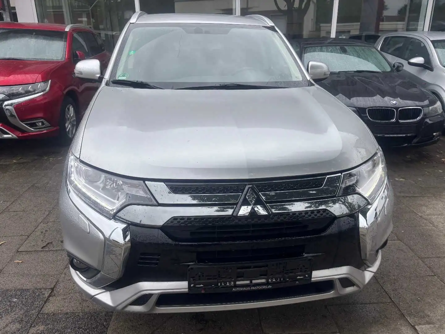 Mitsubishi Outlander PHEV BASIS Spirit 2.4 4WD Silber - 1