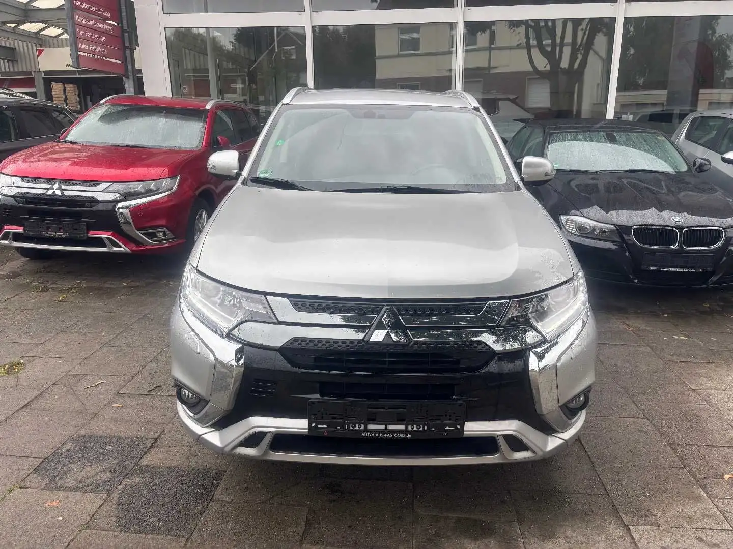 Mitsubishi Outlander PHEV BASIS Spirit 2.4 4WD Silber - 2