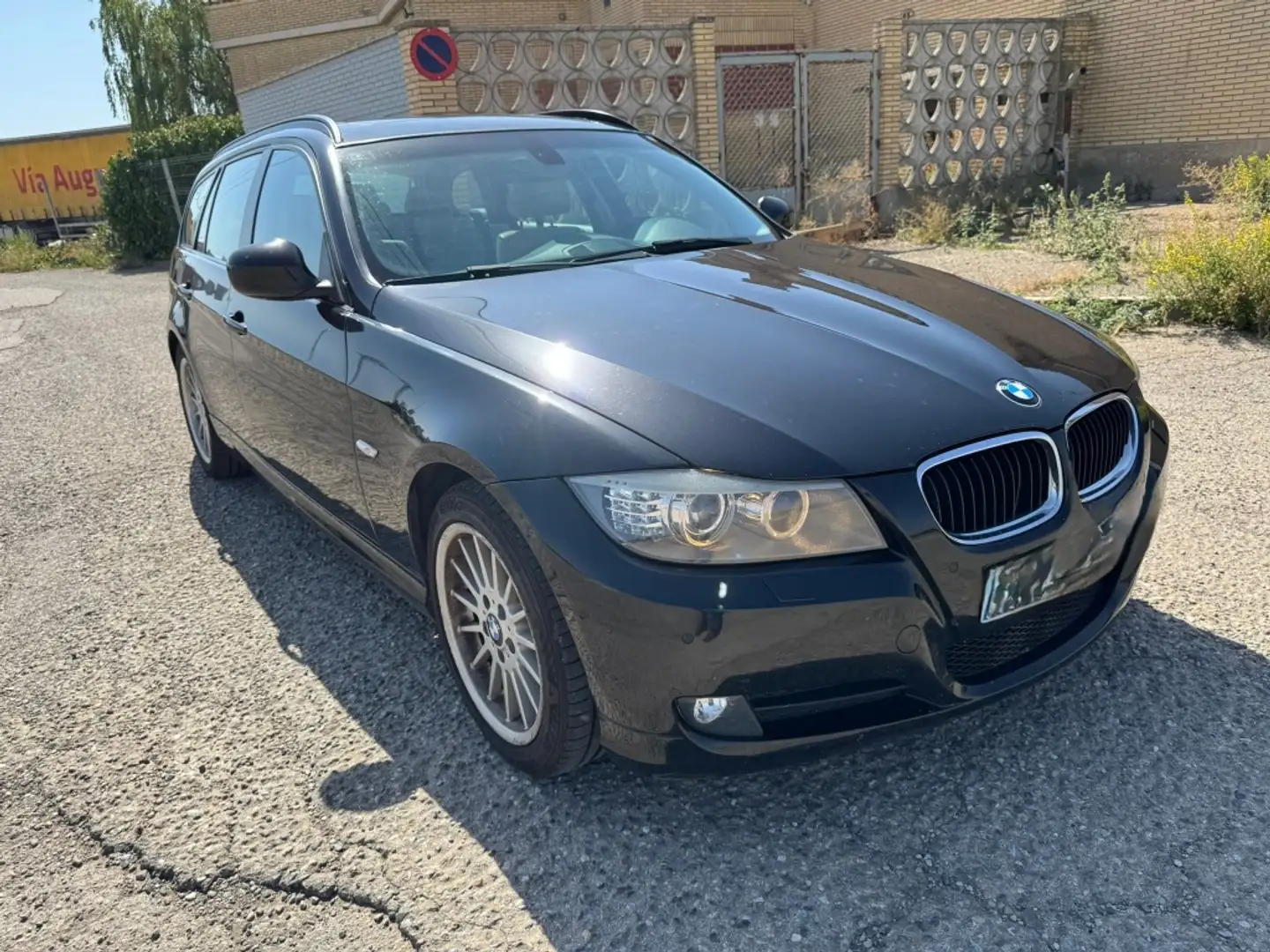 BMW 320 320dA Touring Noir - 1