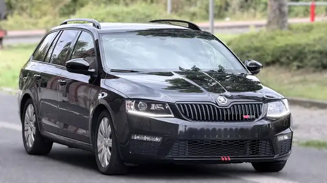 Skoda Octavia RS SHZ PDC NAVI LED Business-Paket
