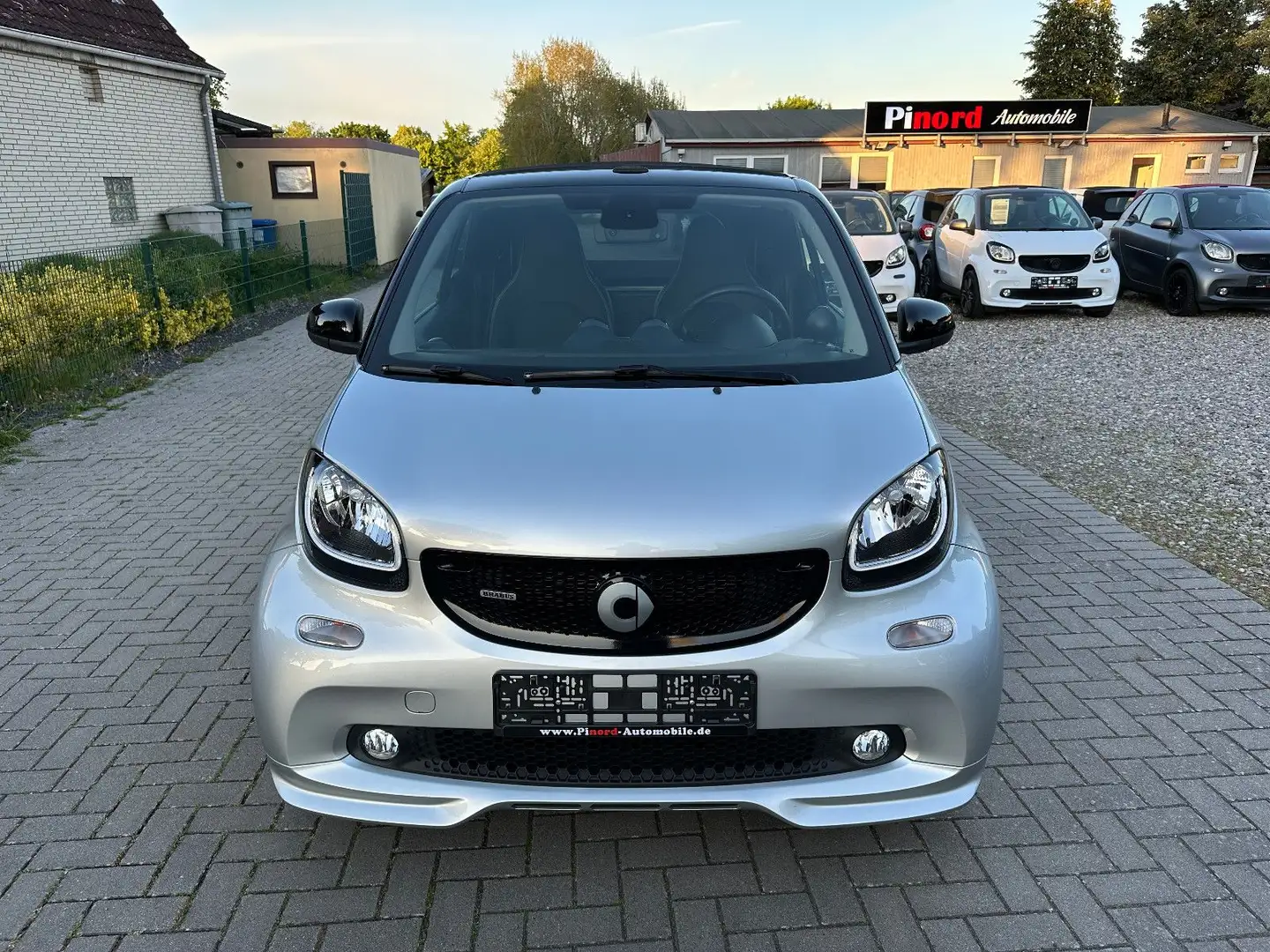 smart forTwo Cabrio Brabus Xclusive 109PS-LED-NAVI-KAM-JBL Argent - 2