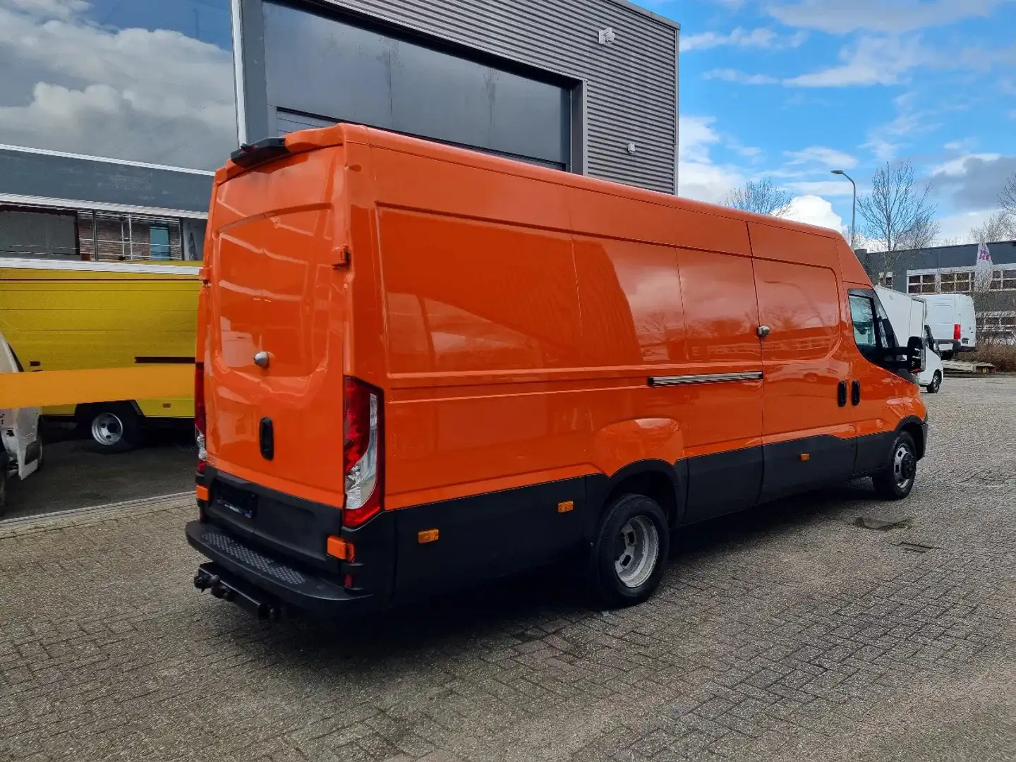 Iveco Daily 35C21 3.0 D L4H2 Hi-Matic Euro 6 Naranja - 2