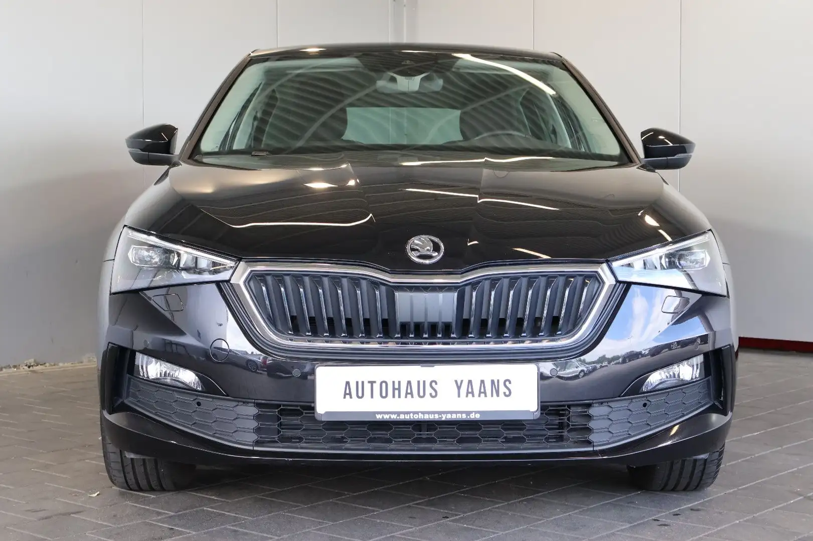 Skoda Scala 1.0 TSI Clever AID+CARPLAY+SIDE+KAM+LED+17 Schwarz - 2