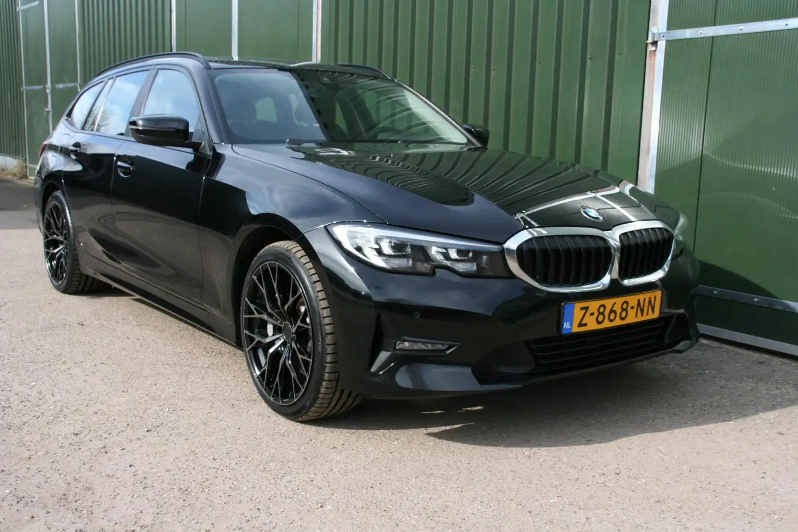 BMW 330 3-serie Touring 330e High Executive, M-SPORT PACK Zwart - 2