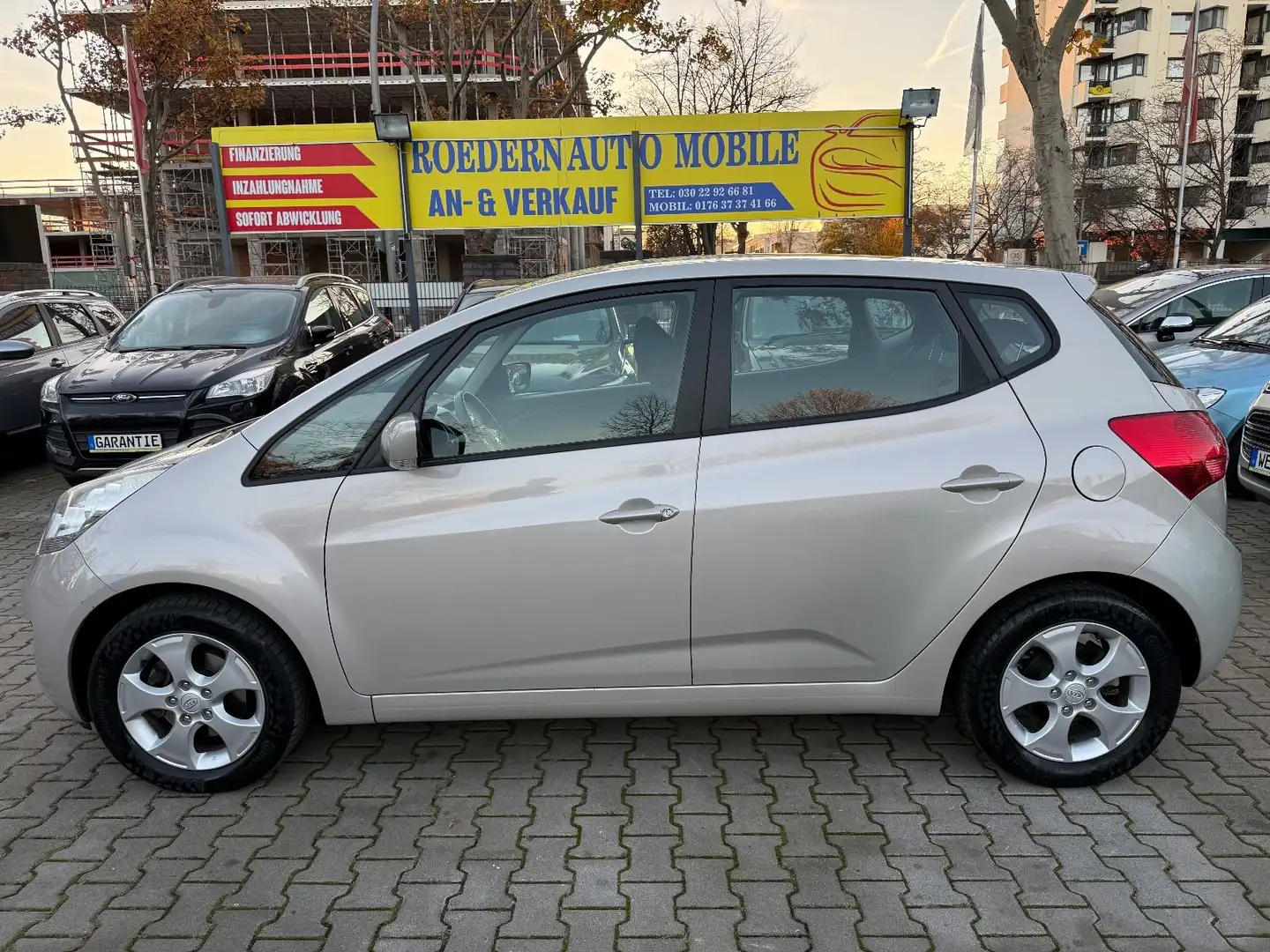 Kia Venga Spirit 1.HAND *AUTOMATIK*WENIG KM* Argent - 2