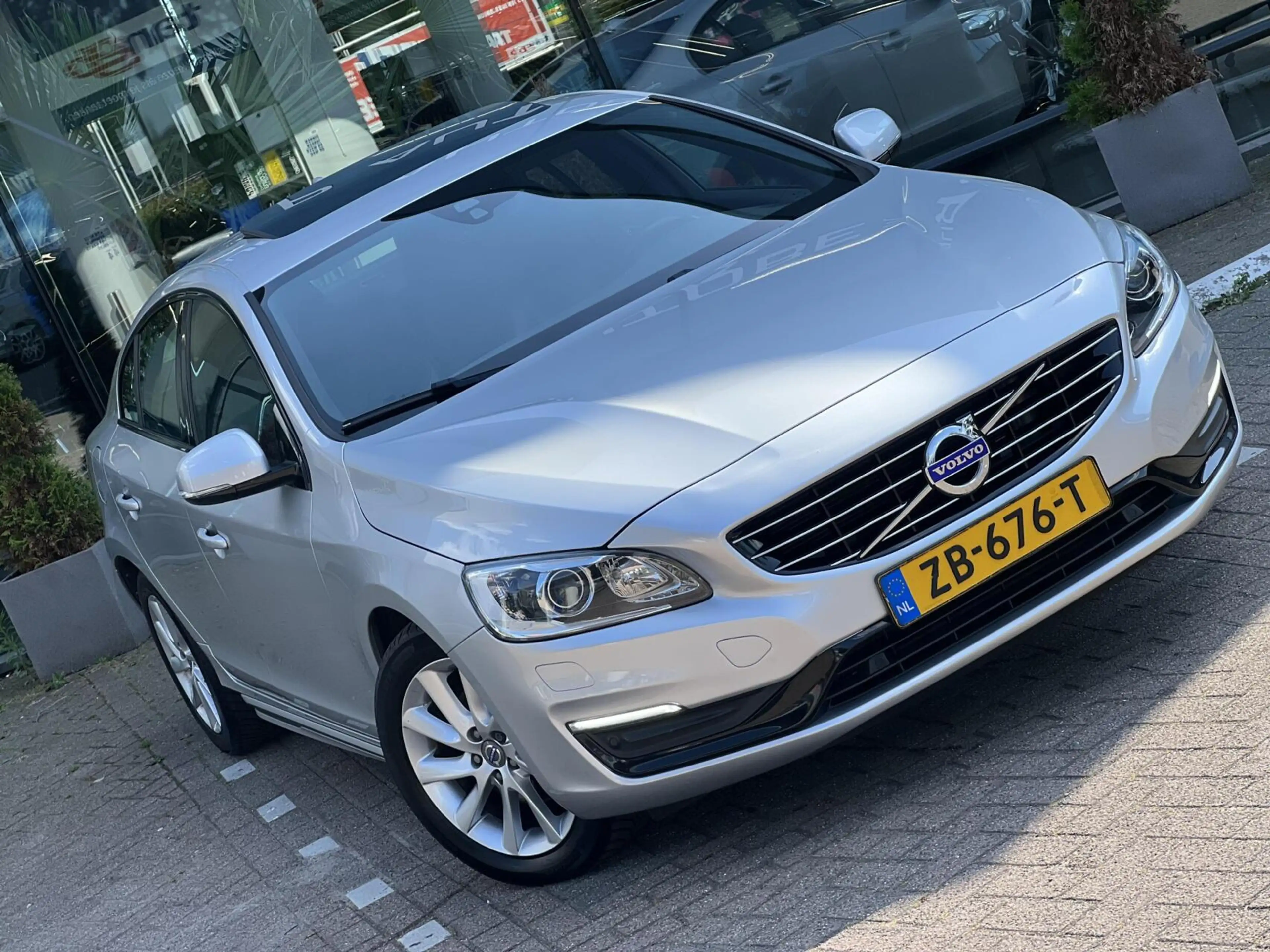 Volvo S60 1.5 T2 Polar+ Dynamic Airco Cruise Dak Leder NAP — photo 10