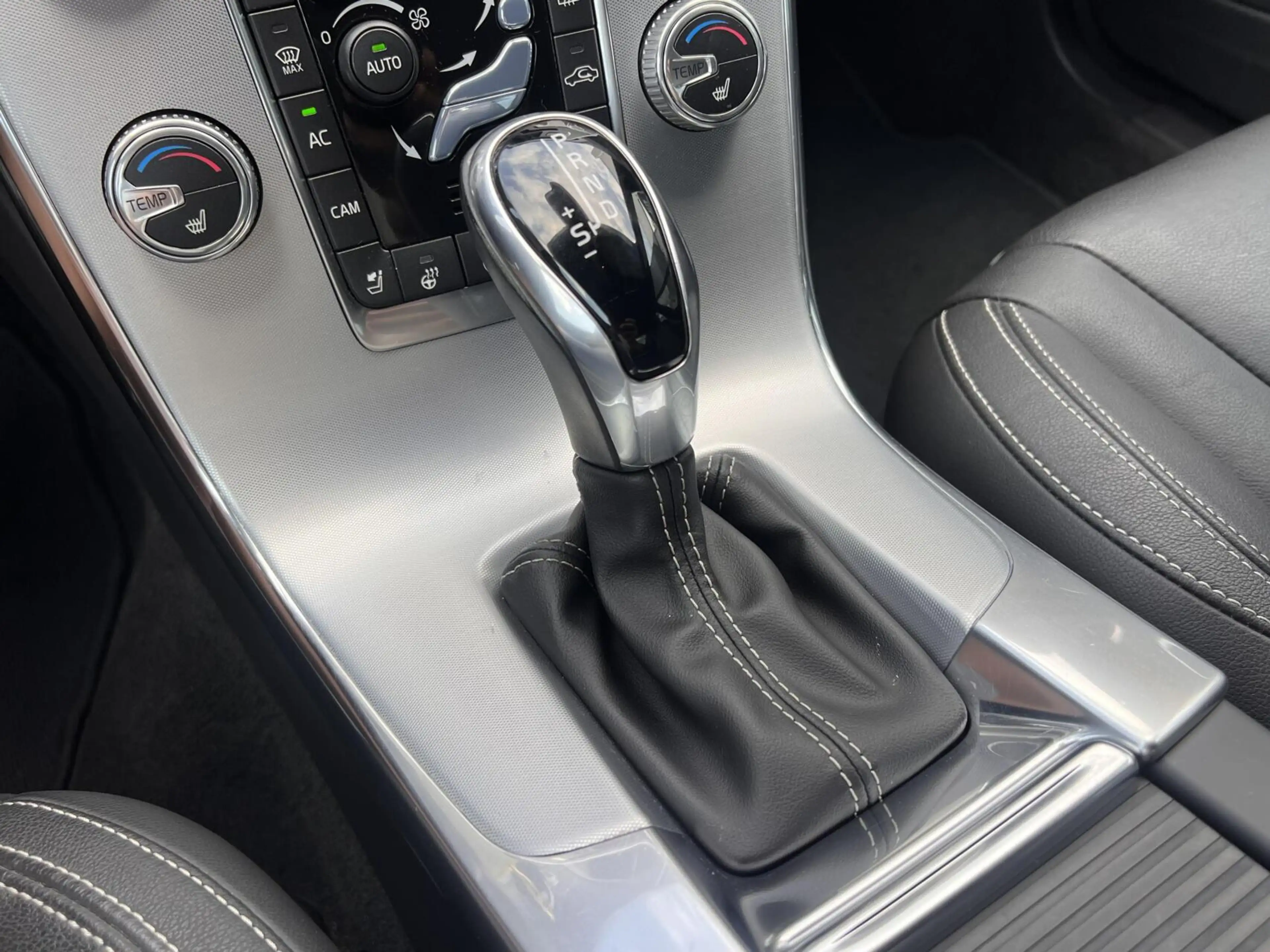 Volvo S60 1.5 T2 Polar+ Dynamic Airco Cruise Dak Leder NAP — photo 37
