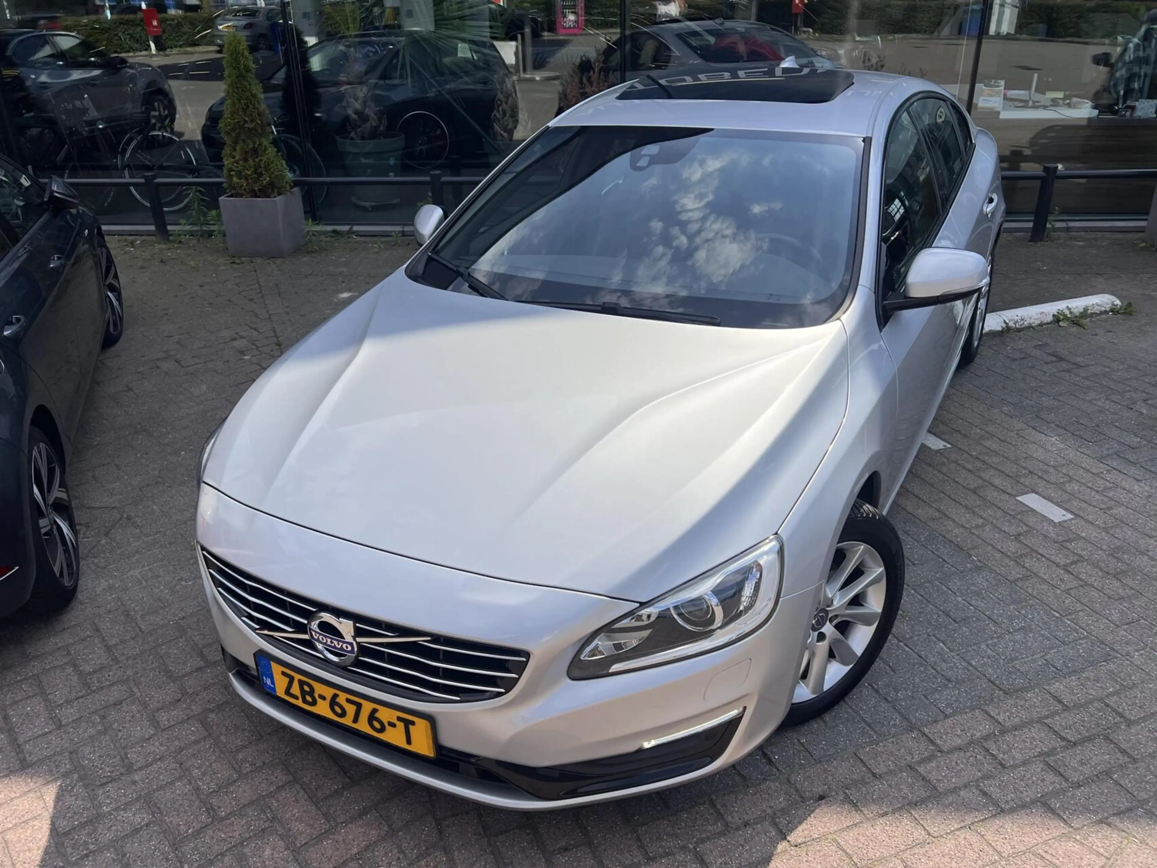 Volvo S60 1.5 T2 Polar+ Dynamic Airco Cruise Dak Leder NAP — photo 11