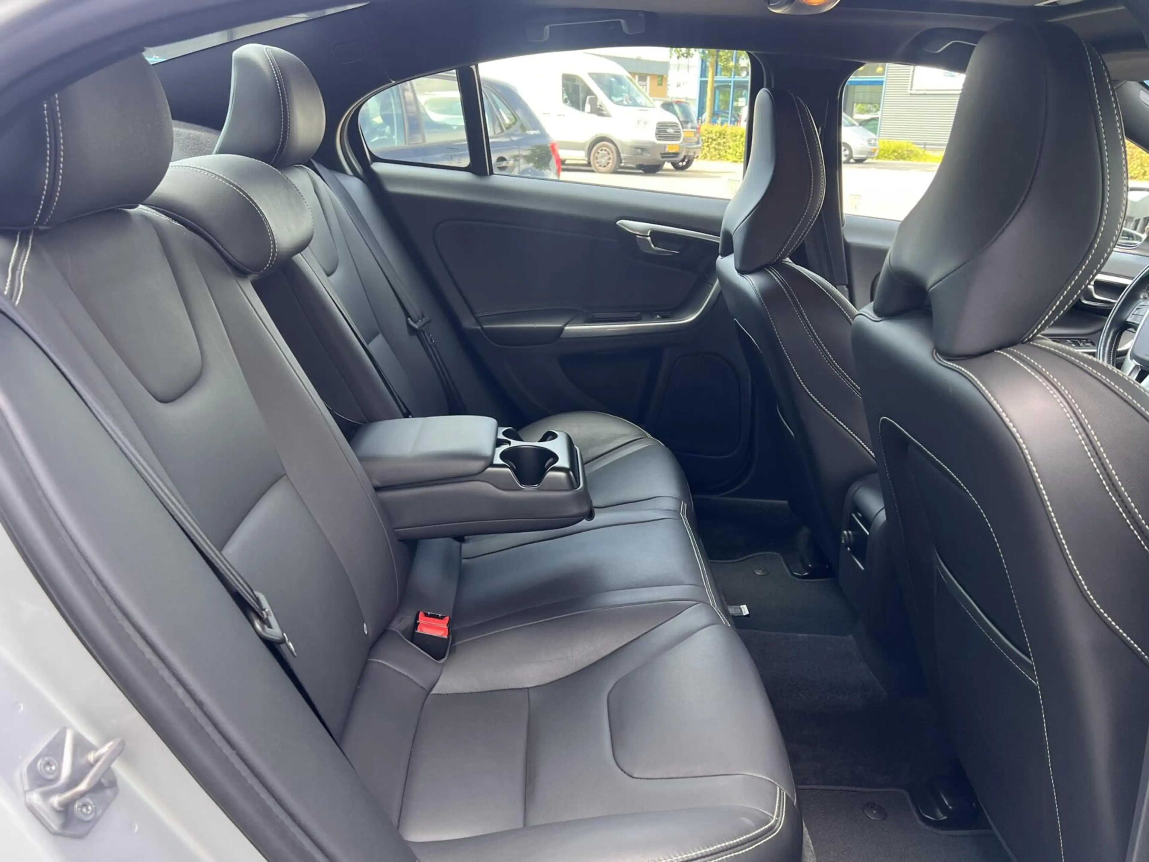 Volvo S60 1.5 T2 Polar+ Dynamic Airco Cruise Dak Leder NAP — photo 24
