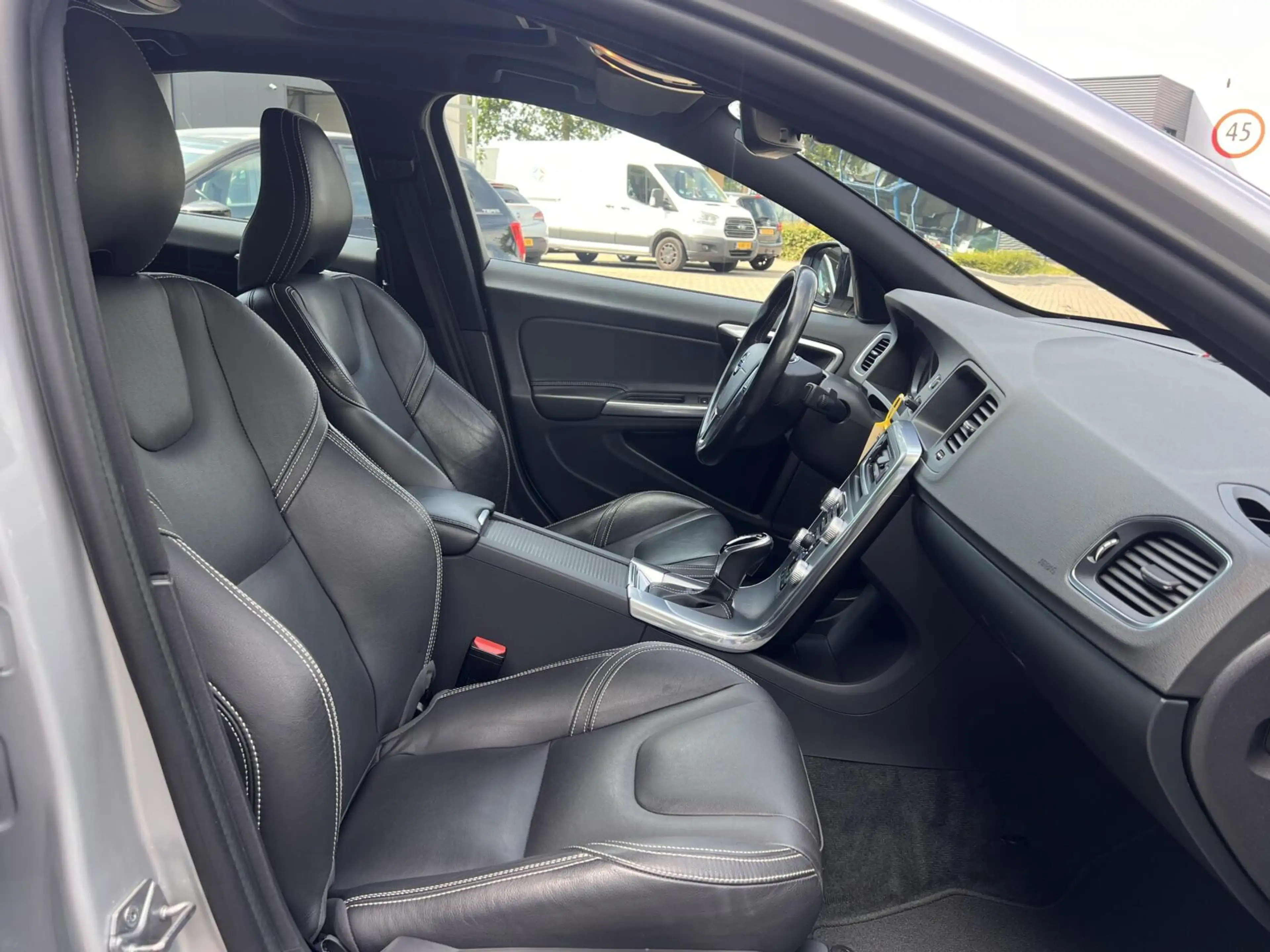 Volvo S60 1.5 T2 Polar+ Dynamic Airco Cruise Dak Leder NAP — photo 23